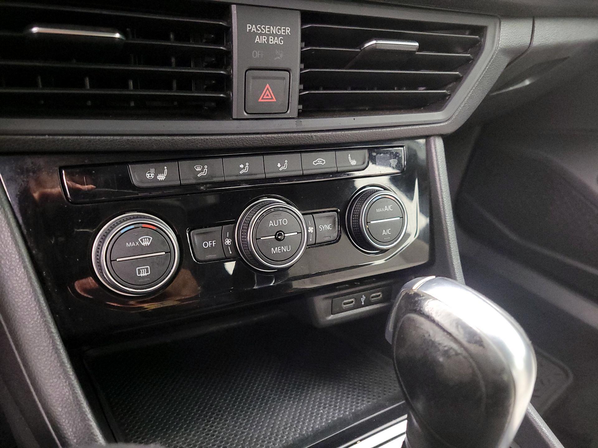 Thumbnail: 2021 Volkswagen Jetta - 16