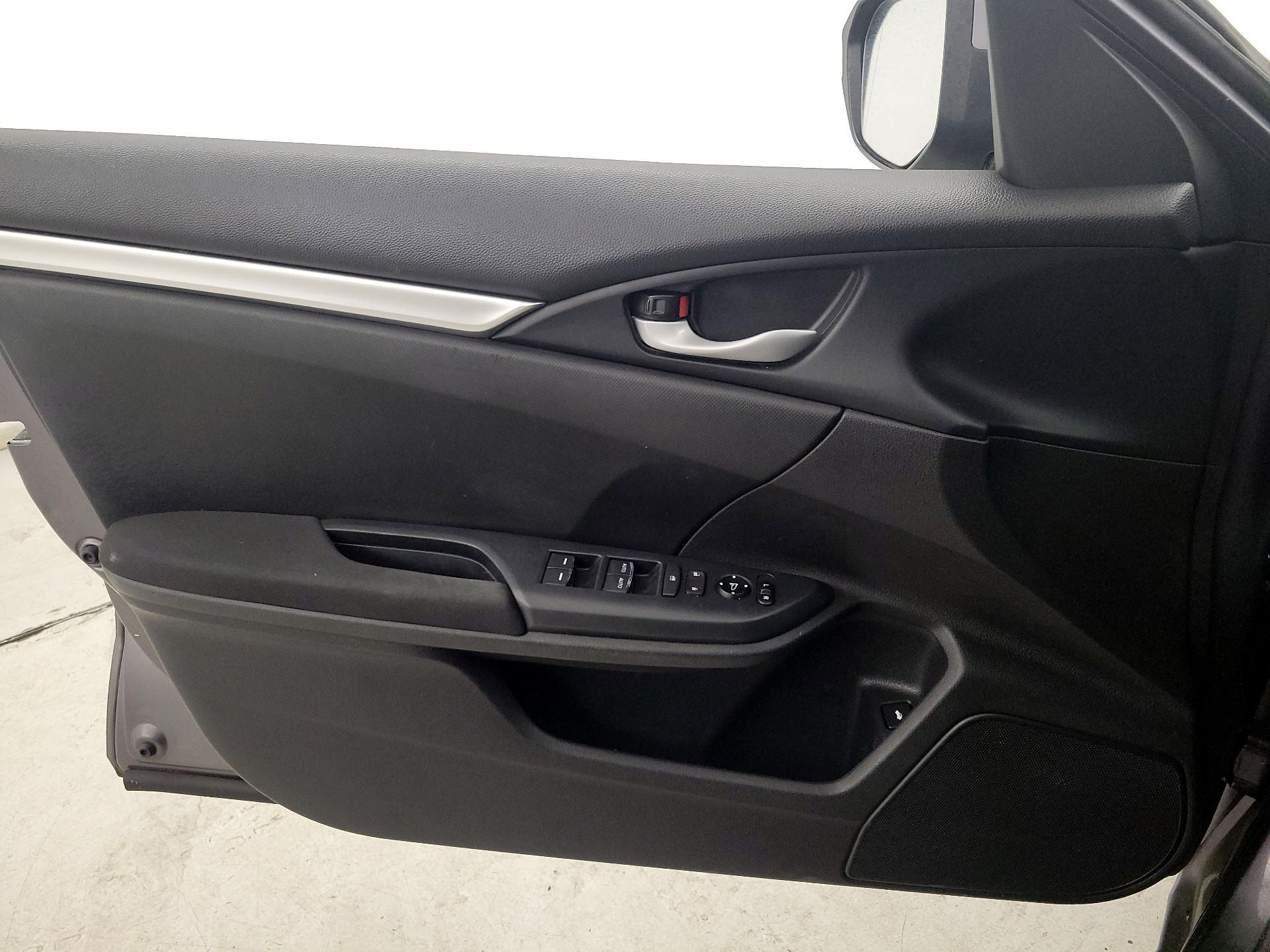 Thumbnail: 2016 Honda Civic - 12