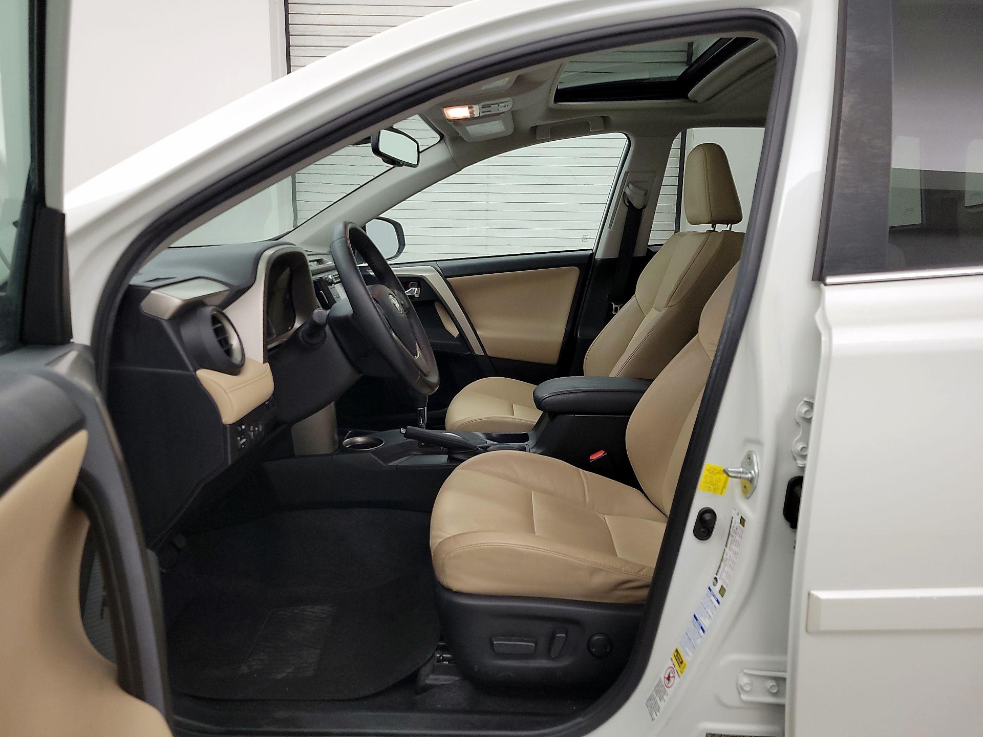 Thumbnail: 2015 Toyota RAV4 - 11