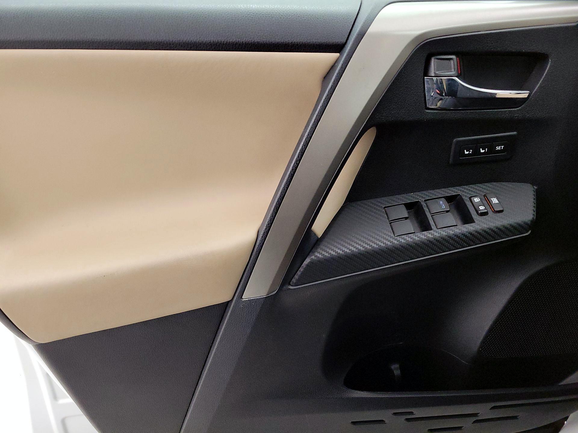 Thumbnail: 2015 Toyota RAV4 - 12