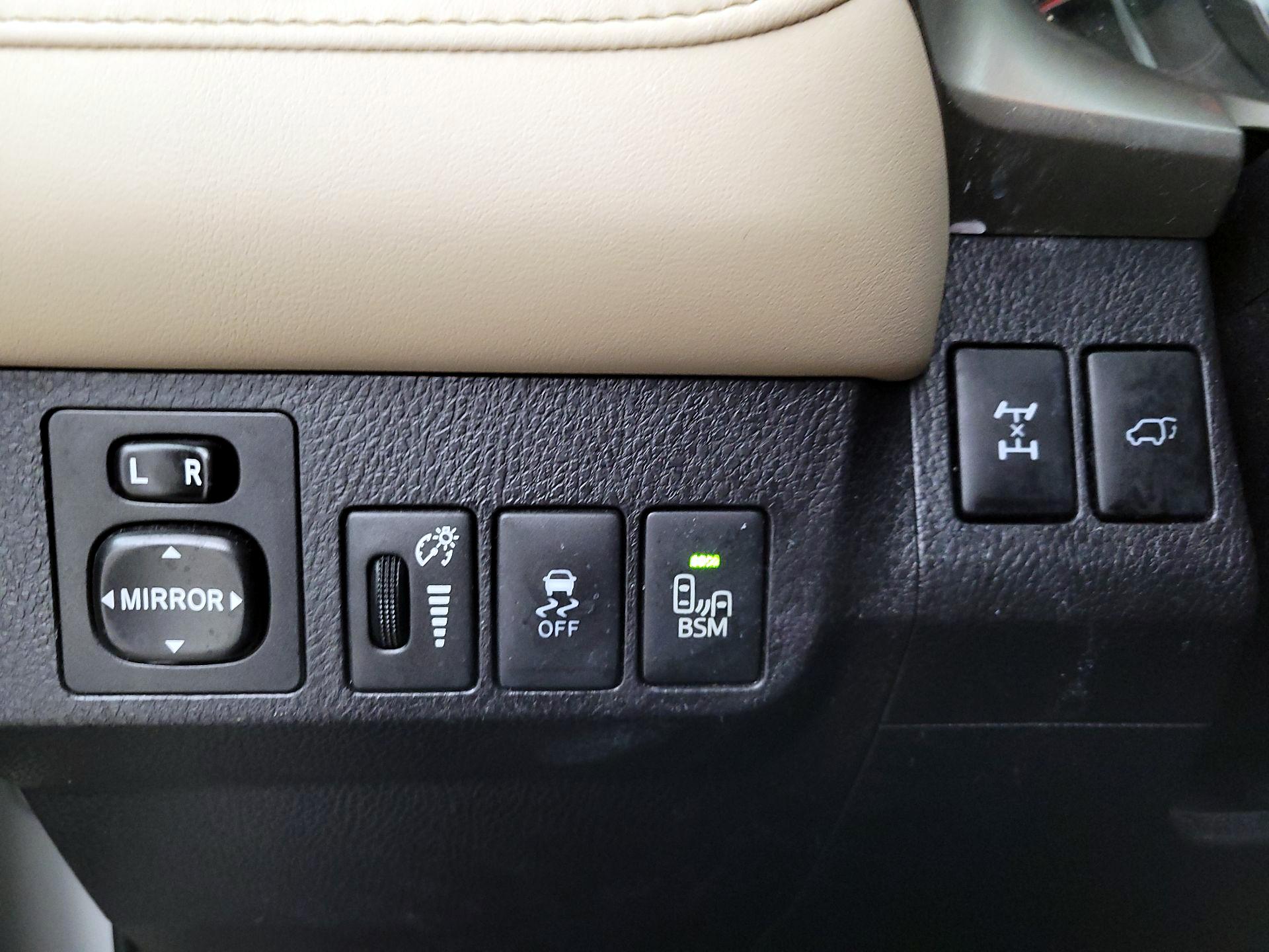 Thumbnail: 2015 Toyota RAV4 - 13