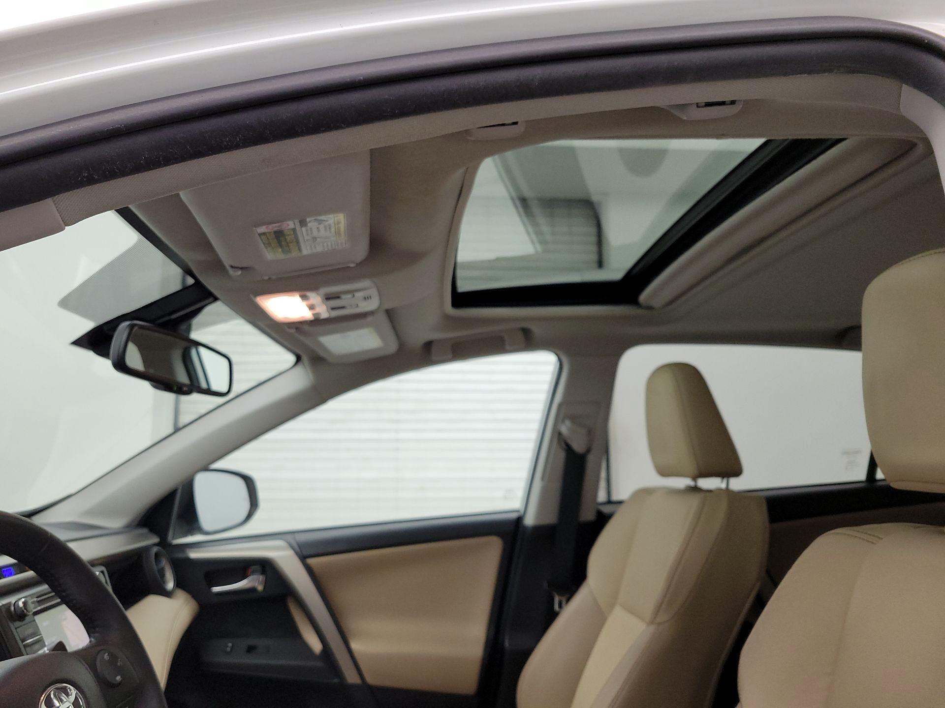 Thumbnail: 2015 Toyota RAV4 - 20