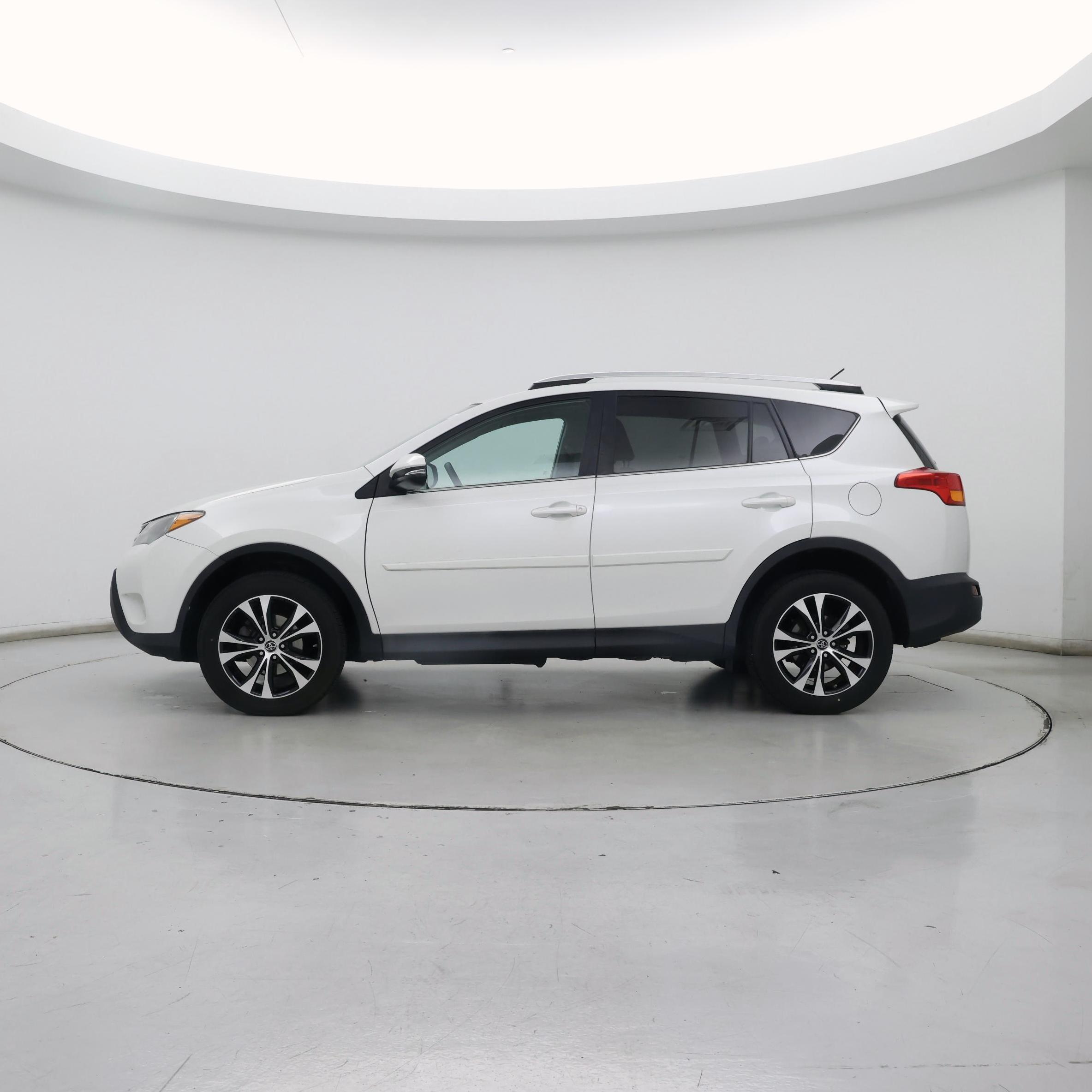 Thumbnail: 2015 Toyota RAV4 - 3