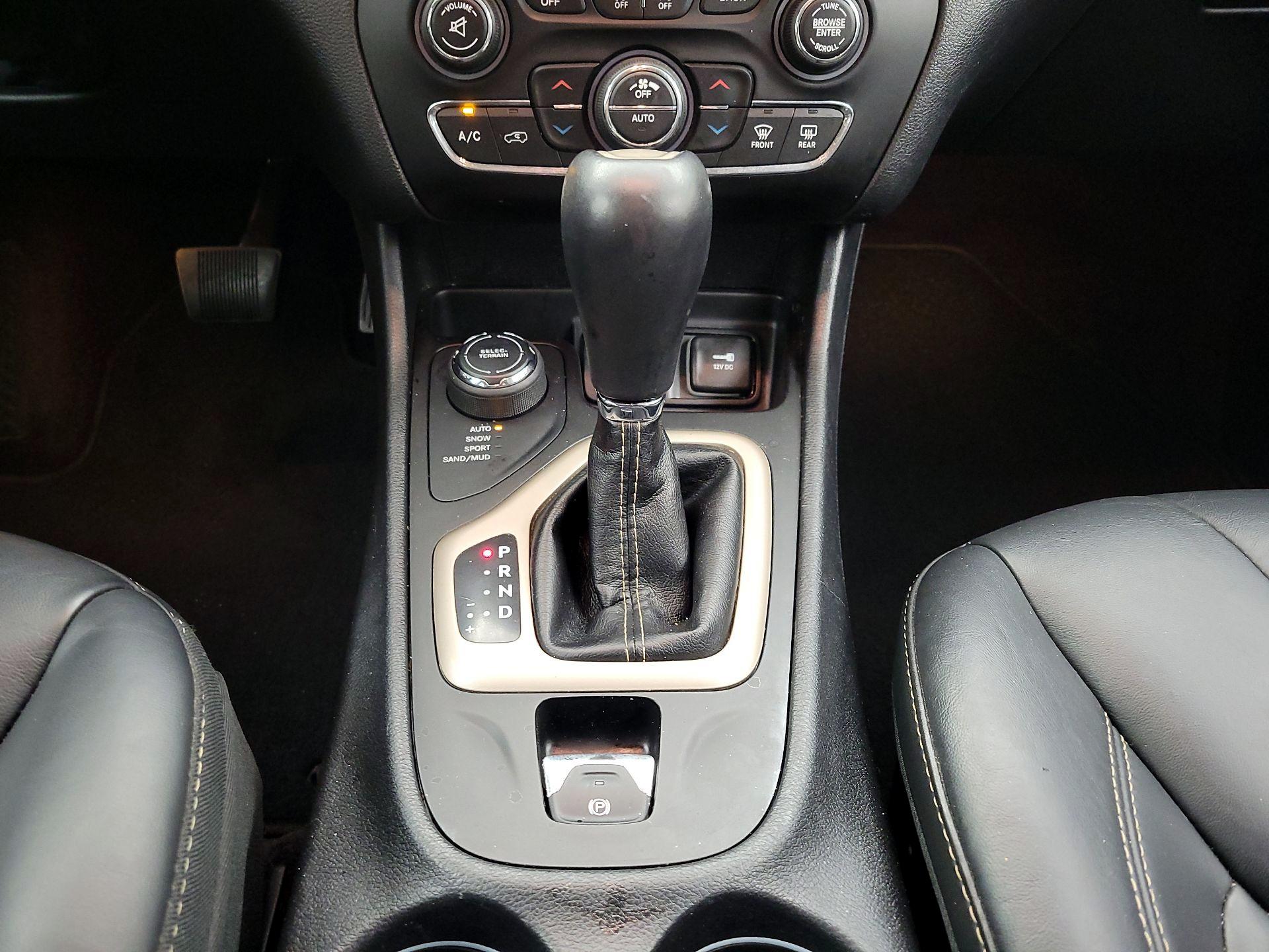 Thumbnail: 2016 Jeep Cherokee - 18