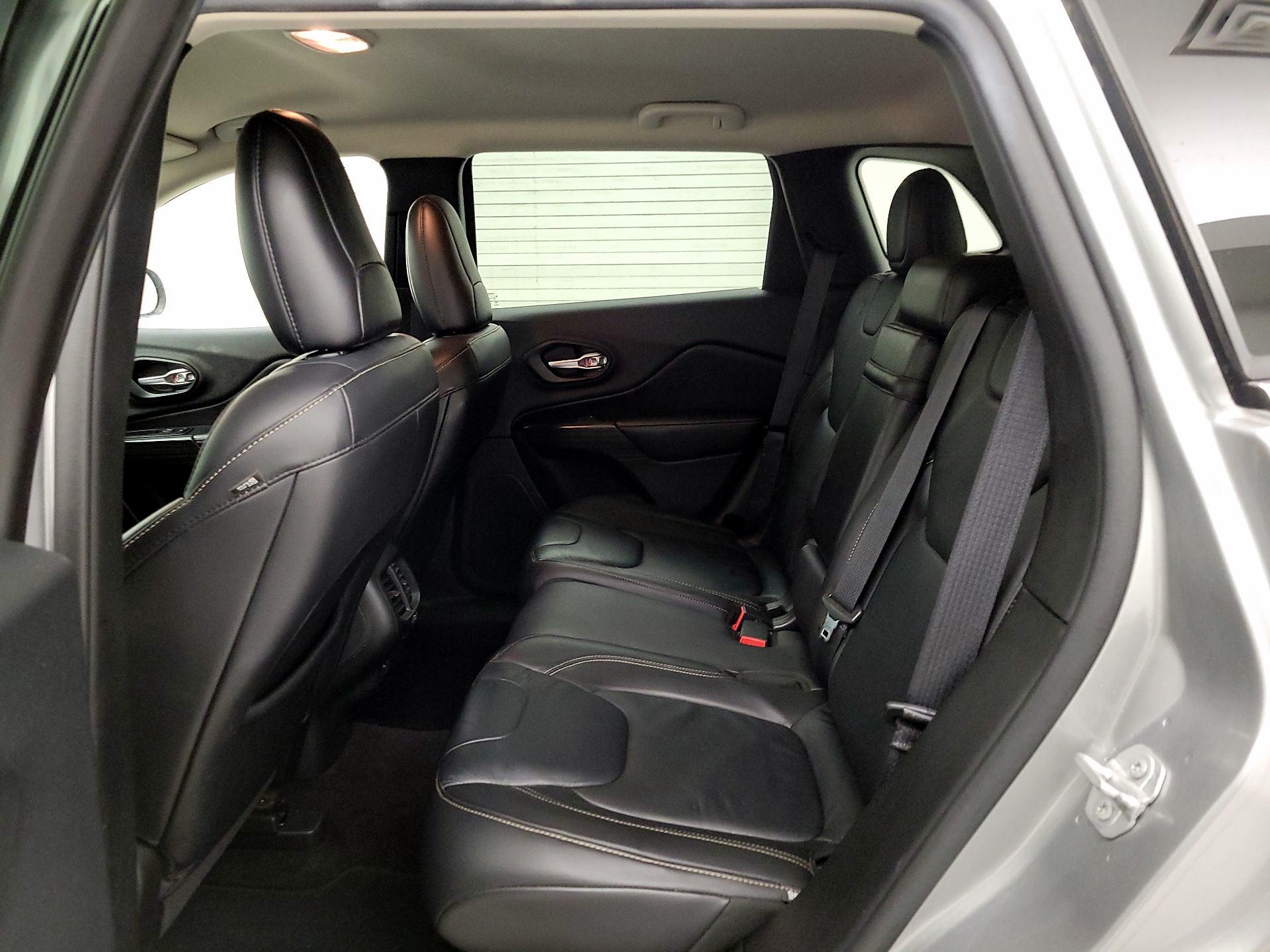 Thumbnail: 2016 Jeep Cherokee - 20