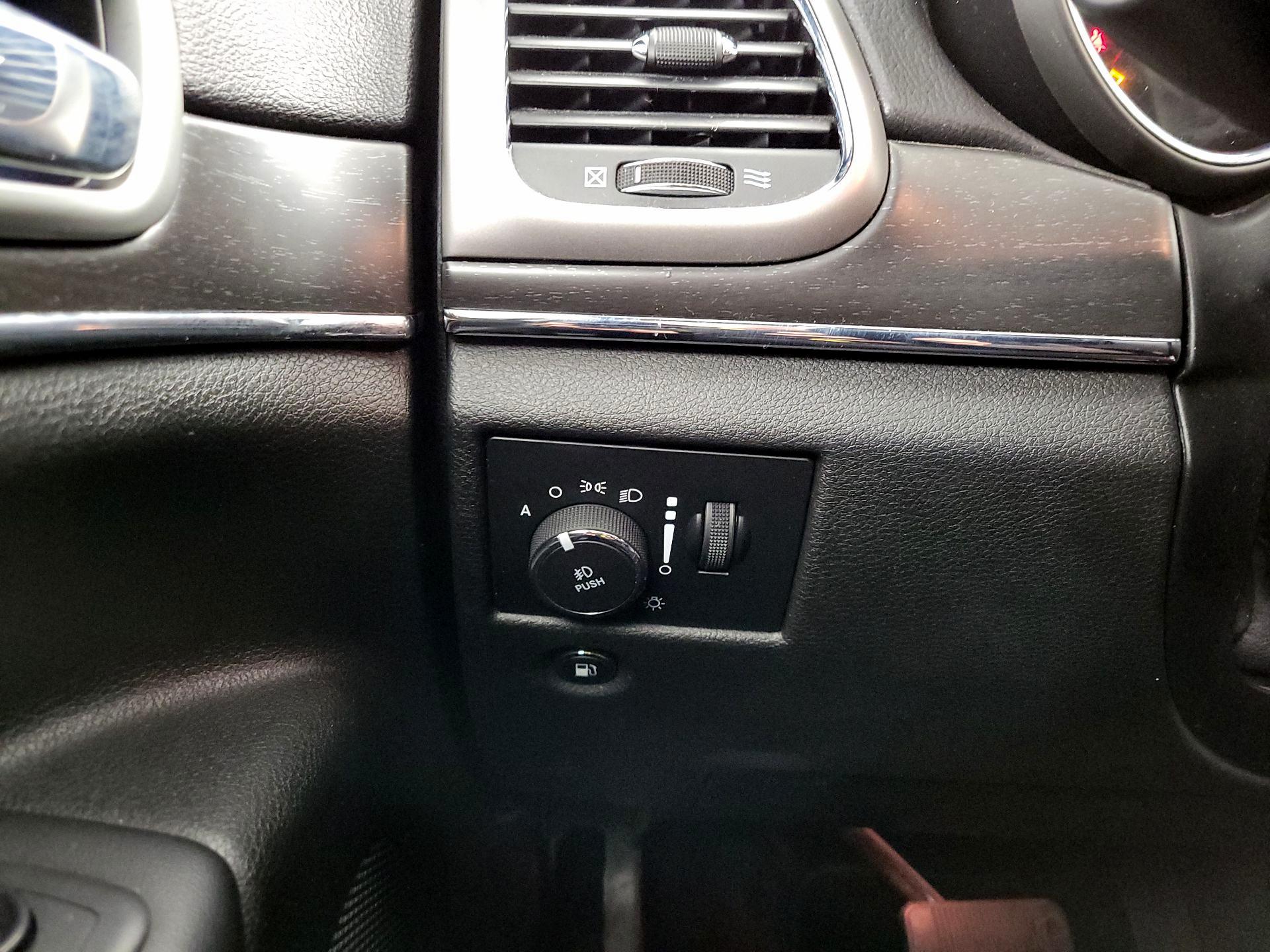 Thumbnail: 2018 Jeep Grand Cherokee - 13