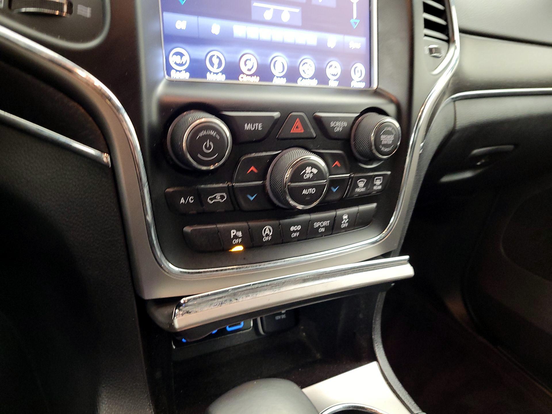 Thumbnail: 2018 Jeep Grand Cherokee - 17