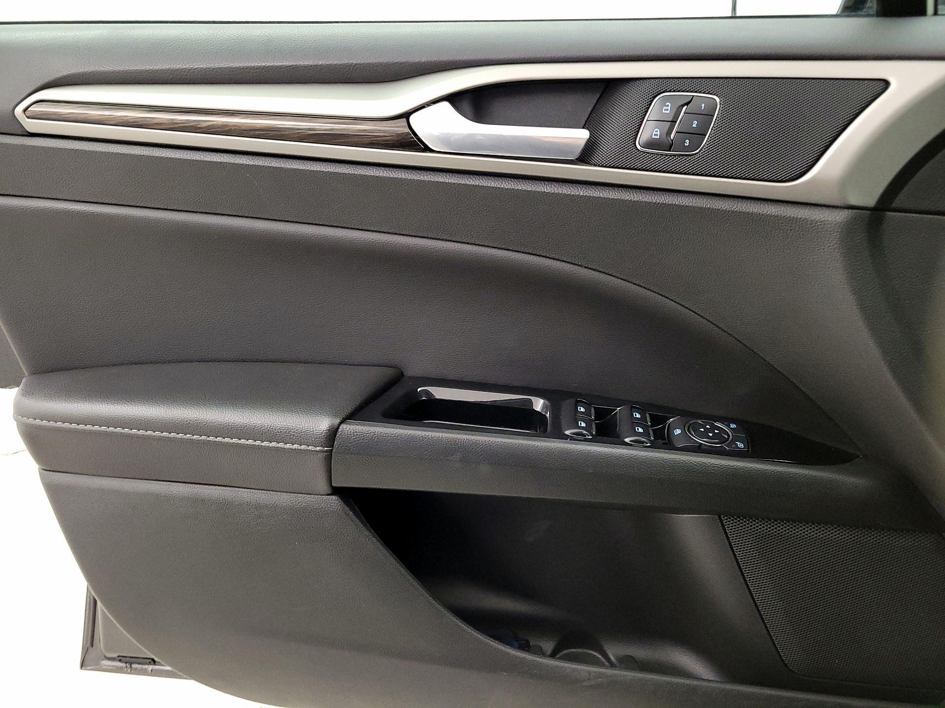 Thumbnail: 2015 Ford Fusion - 12