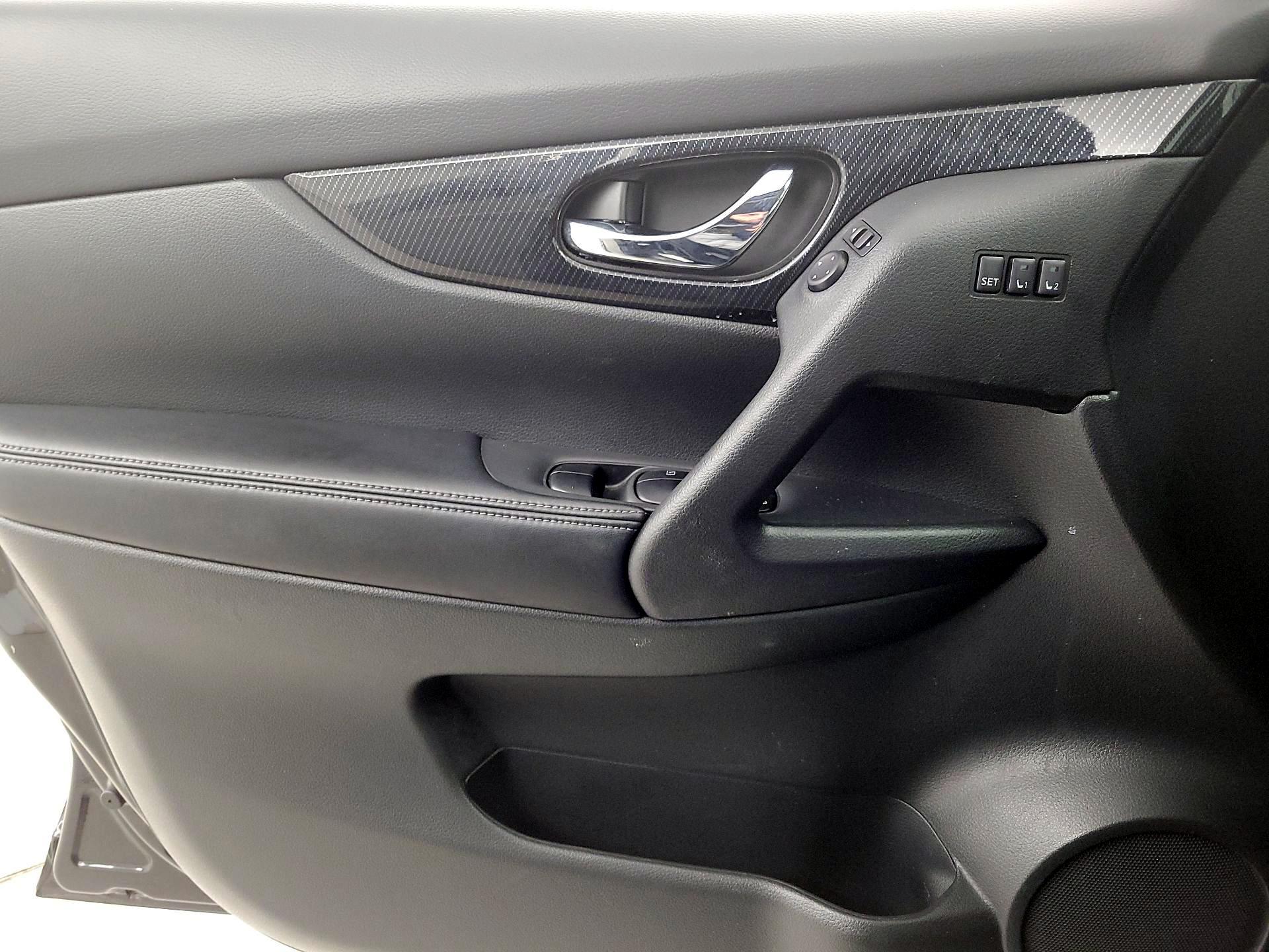 Thumbnail: 2017 Nissan Rogue - 12