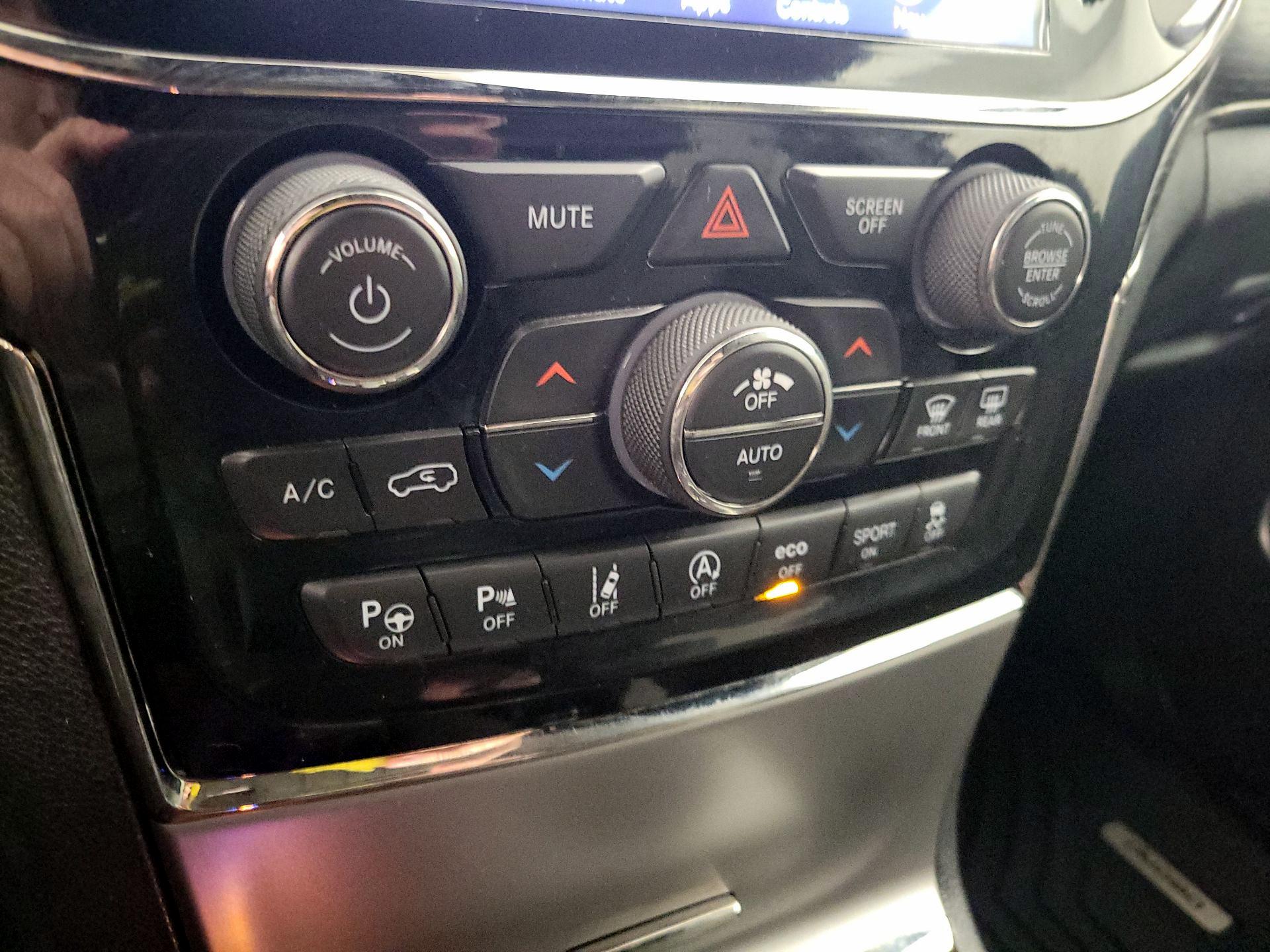 Thumbnail: 2019 Jeep Grand Cherokee - 17