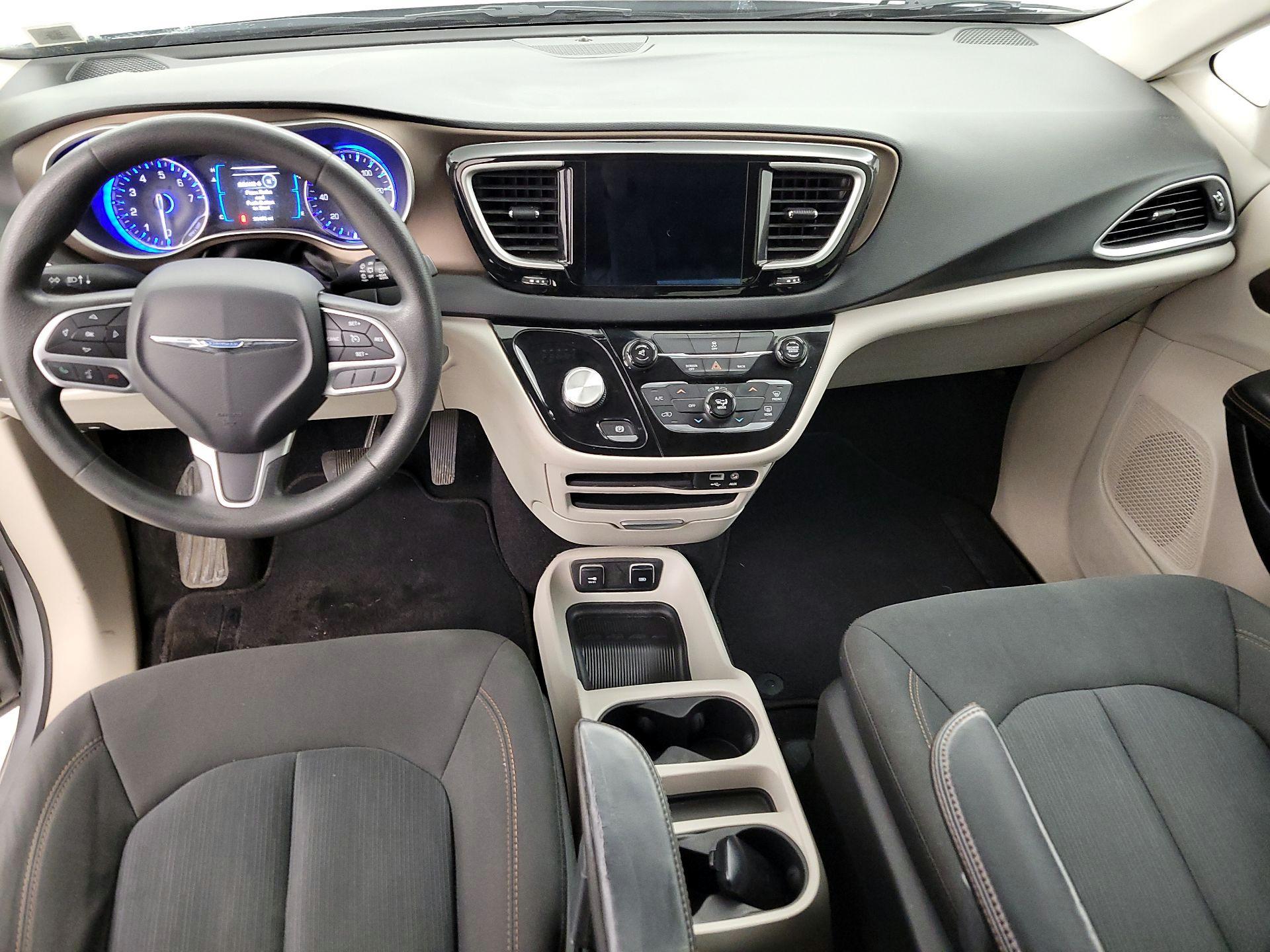 Thumbnail: 2017 Chrysler Pacifica - 9