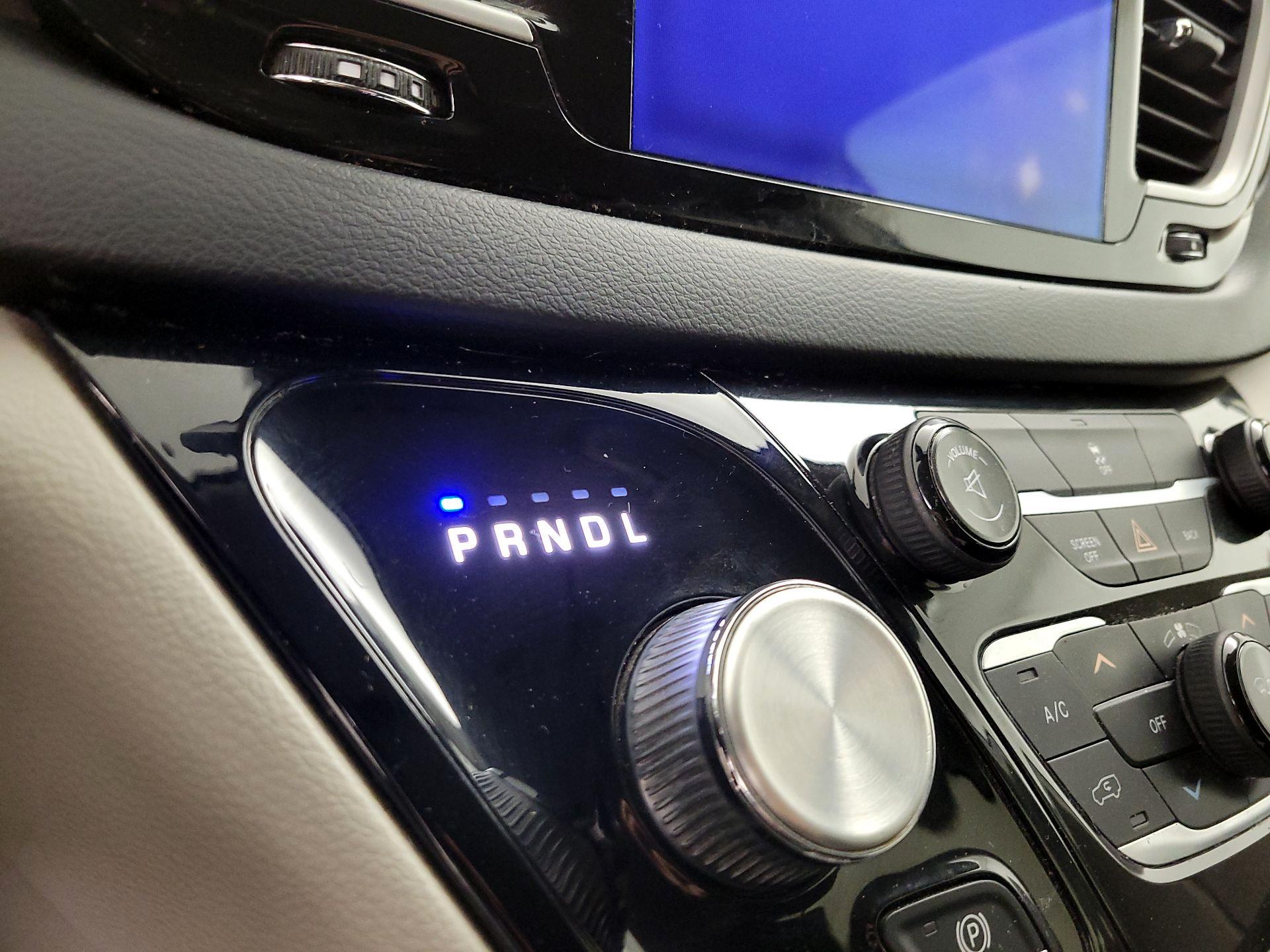 Thumbnail: 2017 Chrysler Pacifica - 18