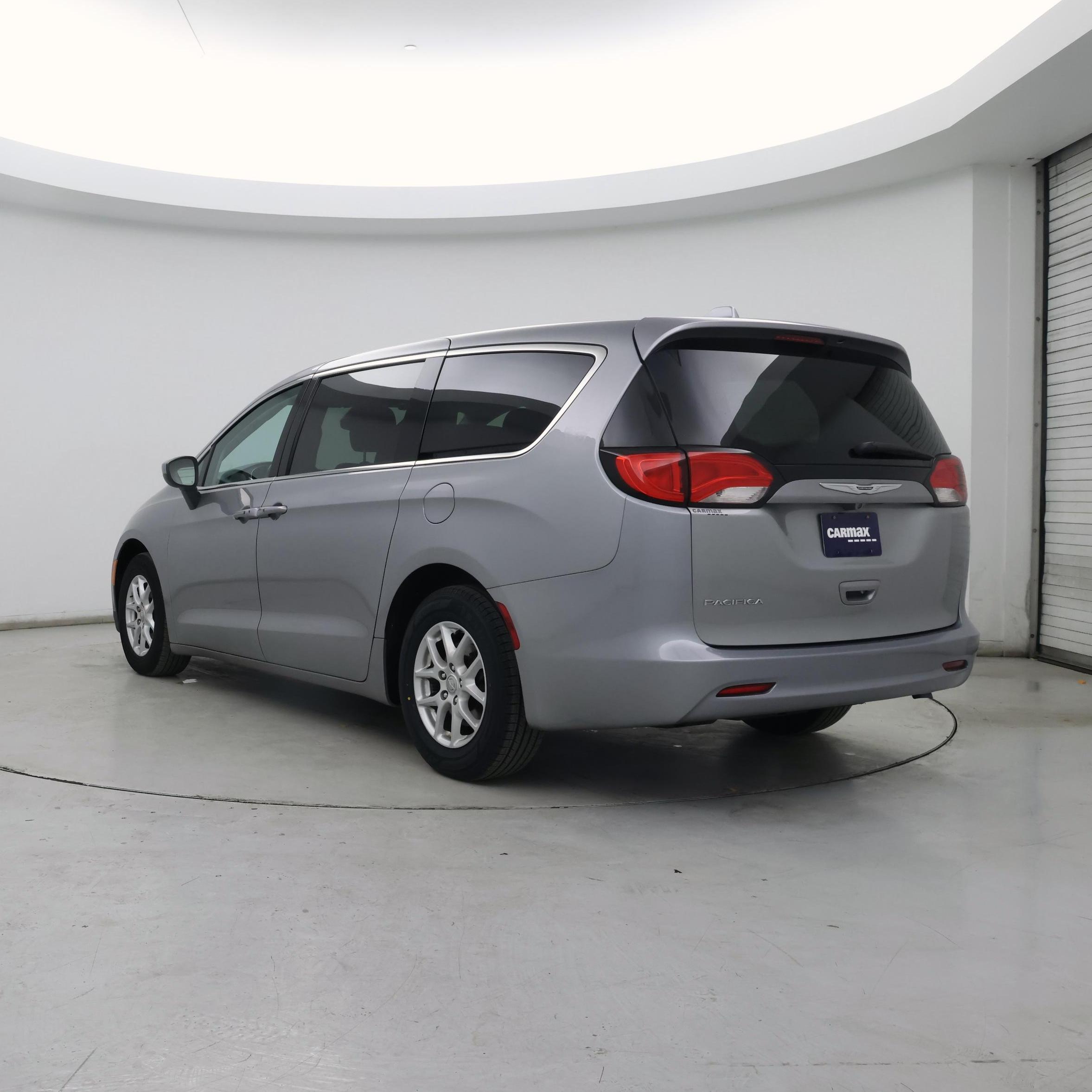 Thumbnail: 2017 Chrysler Pacifica - 2