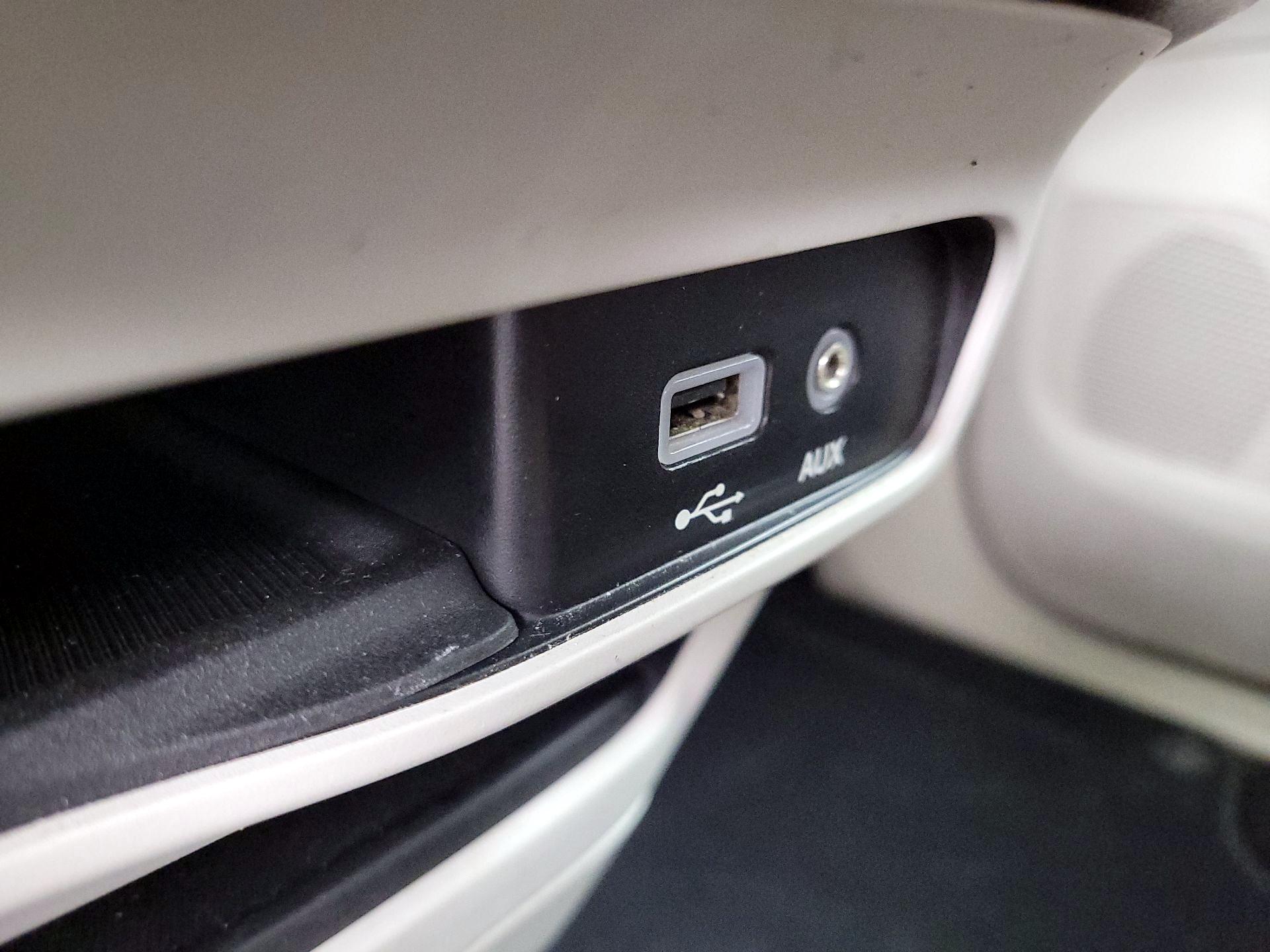 Thumbnail: 2017 Chrysler Pacifica - 19