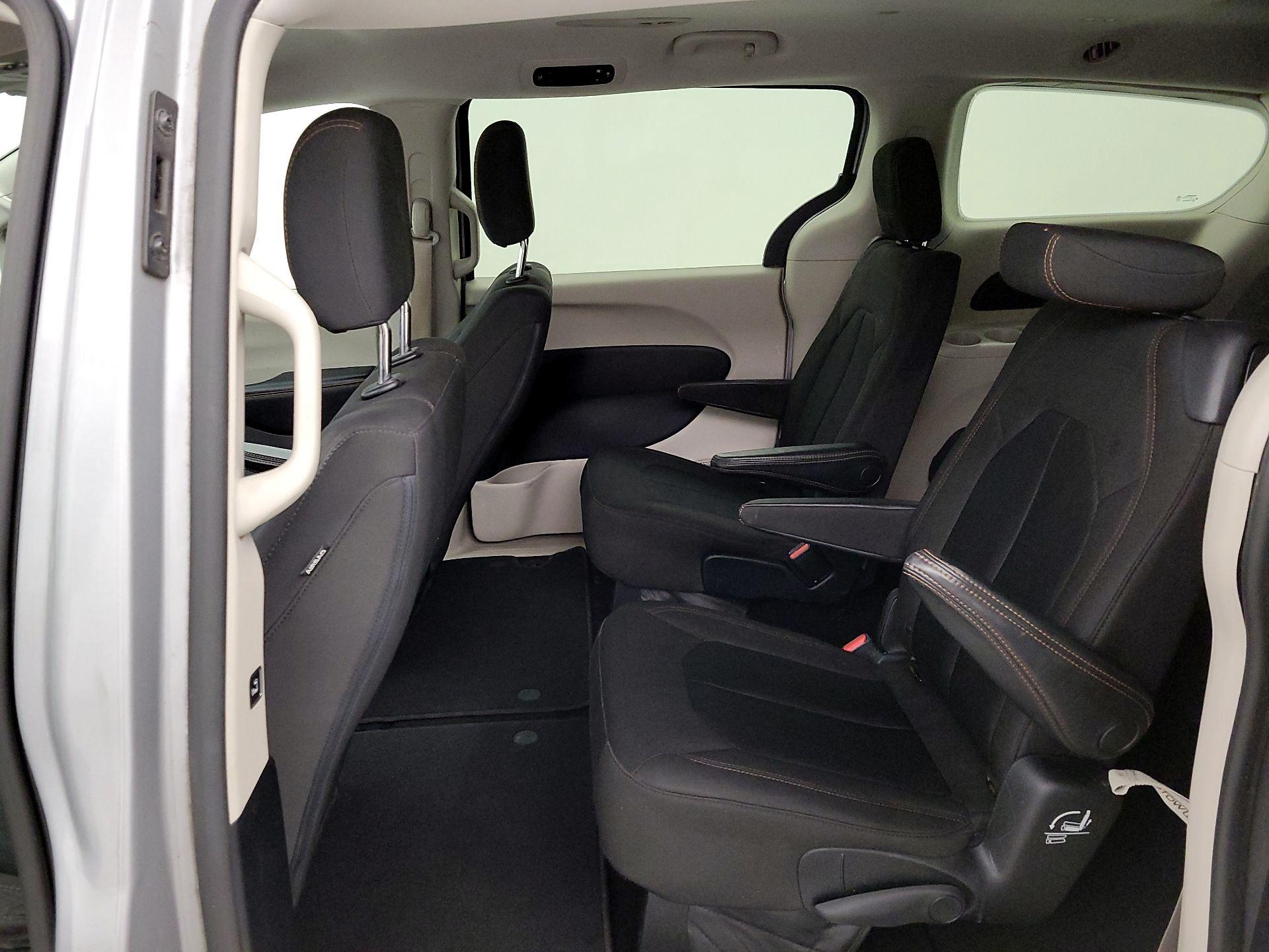 Thumbnail: 2017 Chrysler Pacifica - 20