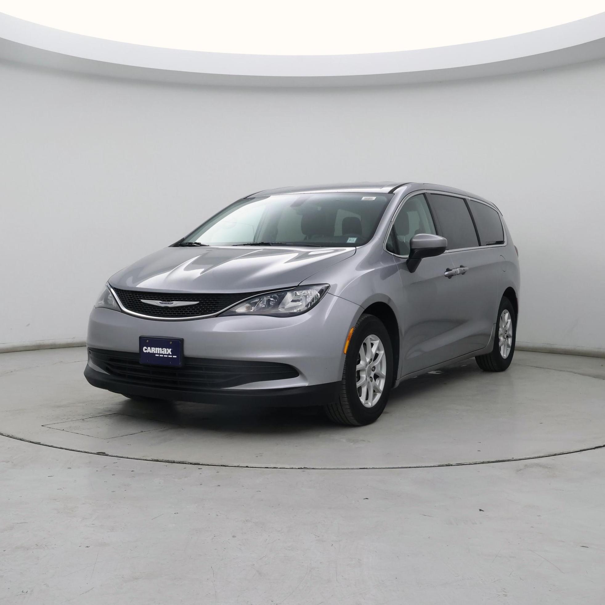Thumbnail: 2017 Chrysler Pacifica - 4