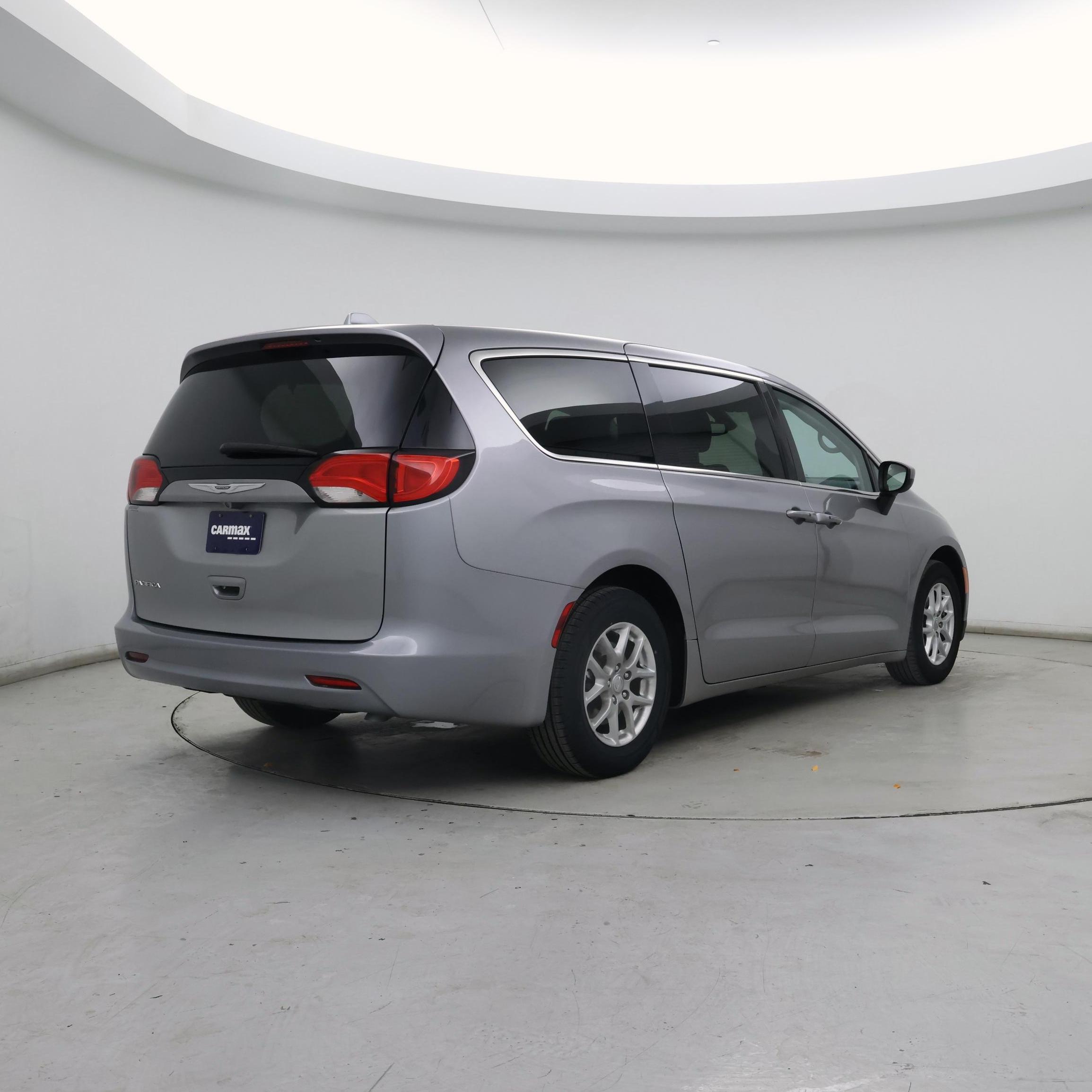 Thumbnail: 2017 Chrysler Pacifica - 8