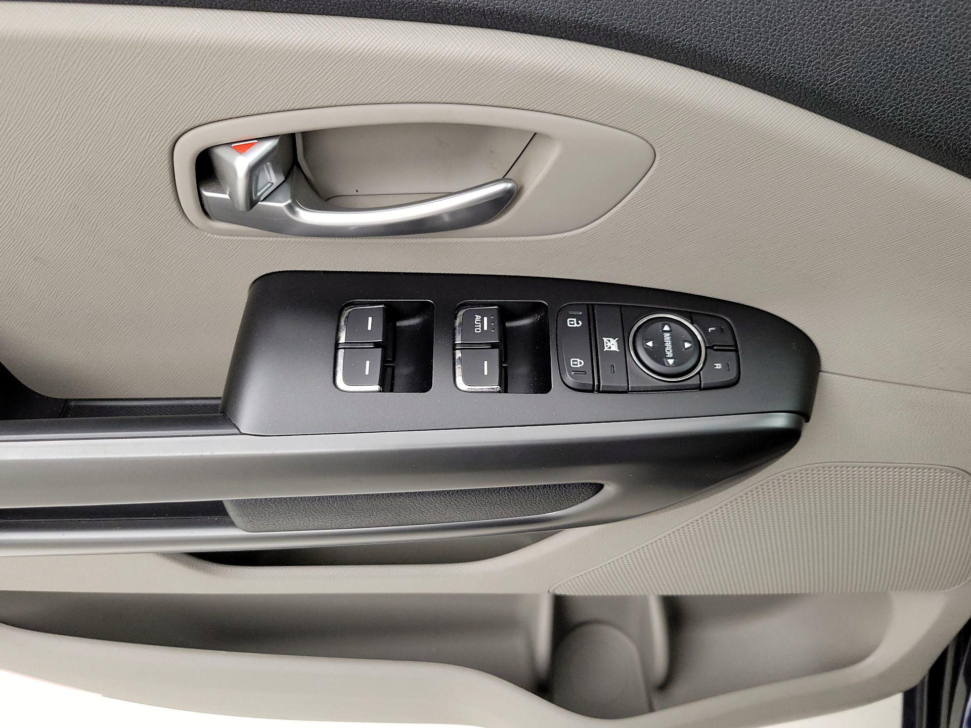 Thumbnail: 2020 Kia Sedona - 12