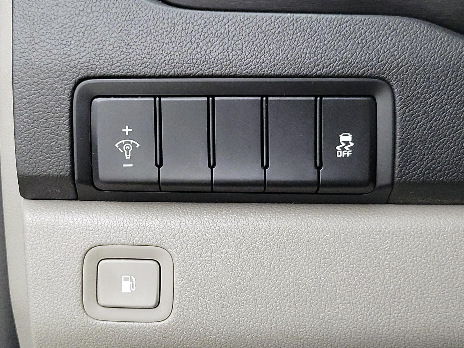 Thumbnail: 2020 Kia Sedona - 13