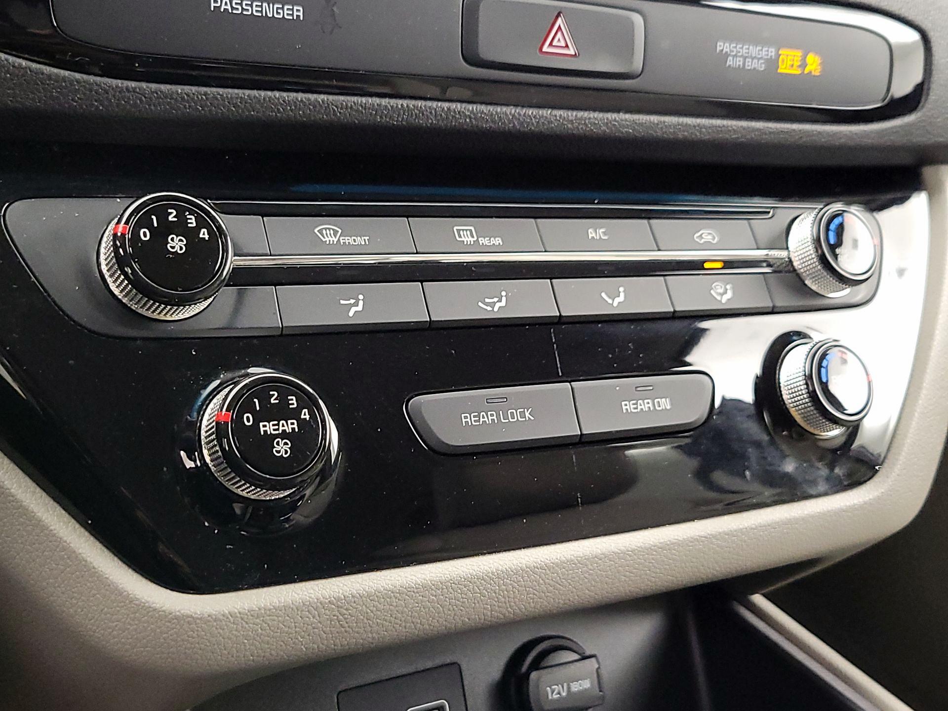 Thumbnail: 2020 Kia Sedona - 16