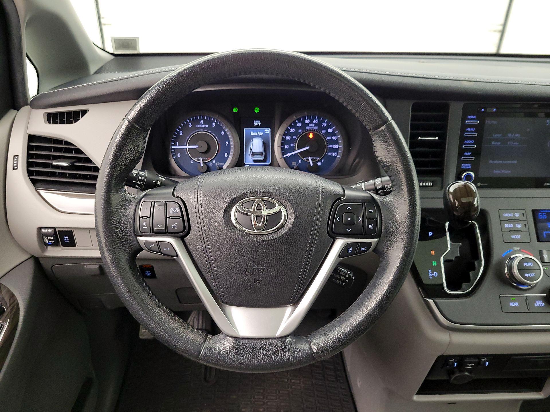 Thumbnail: 2020 Toyota Sienna - 10