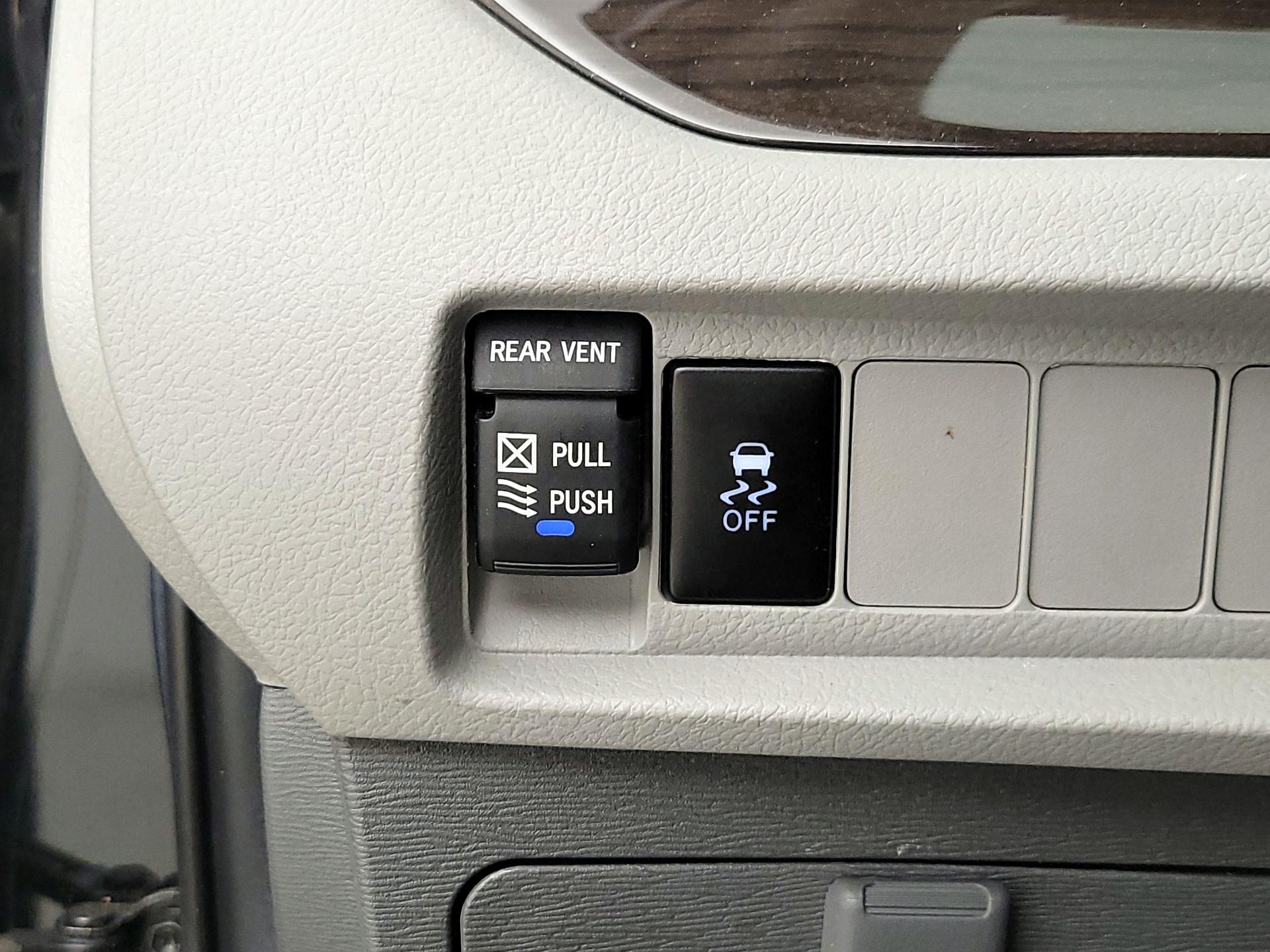 Thumbnail: 2020 Toyota Sienna - 13