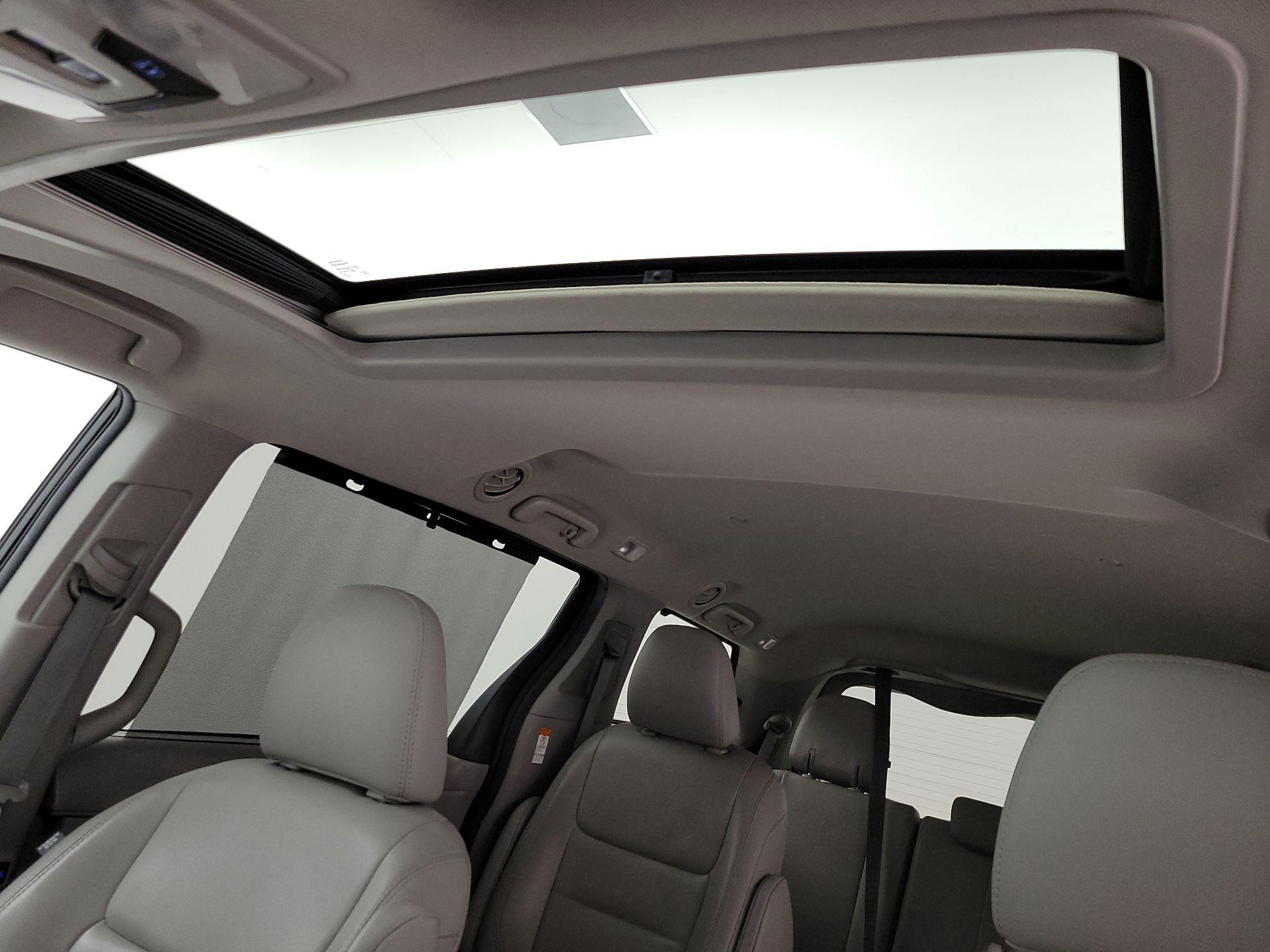 Thumbnail: 2020 Toyota Sienna - 19