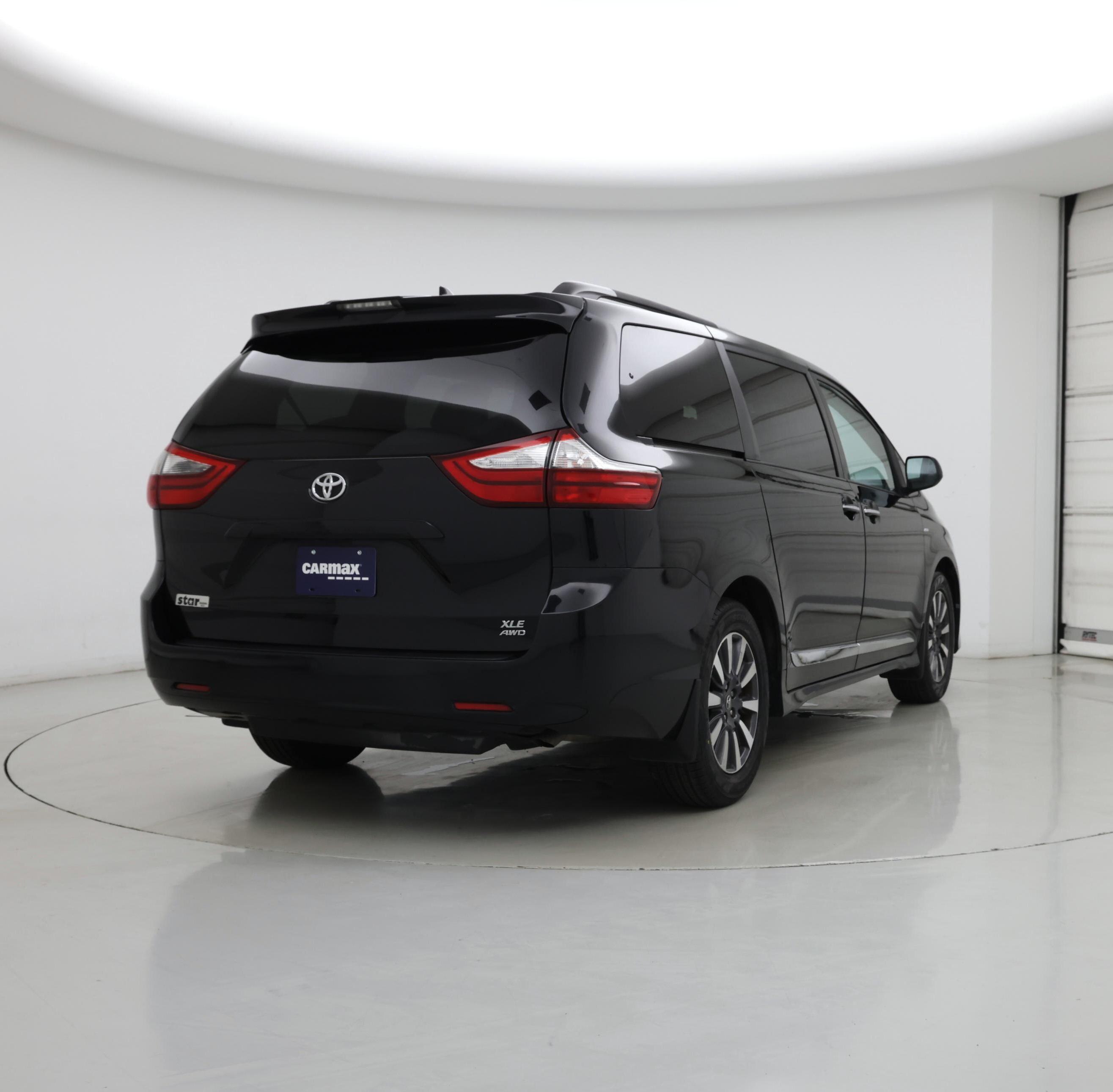 Thumbnail: 2020 Toyota Sienna - 8