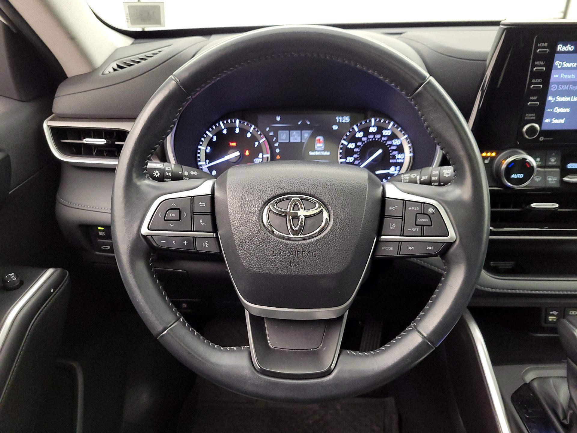 Thumbnail: 2022 Toyota Highlander - 10