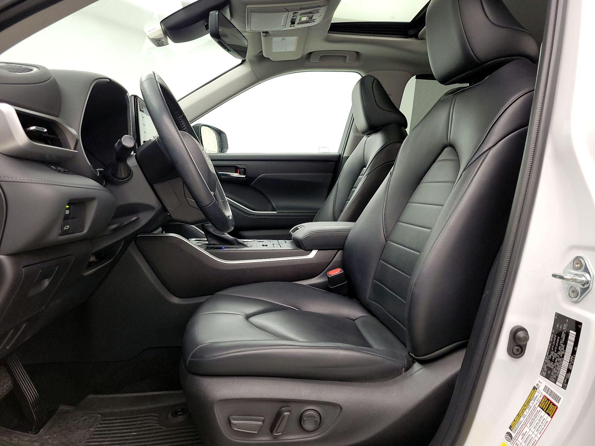 Thumbnail: 2022 Toyota Highlander - 11