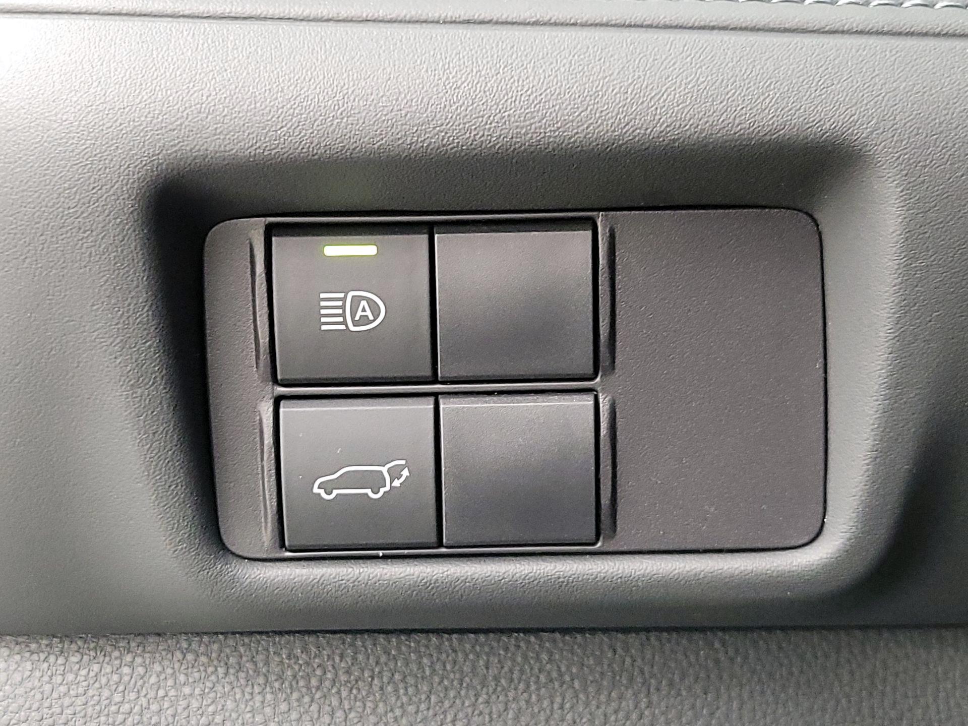 Thumbnail: 2022 Toyota Highlander - 13