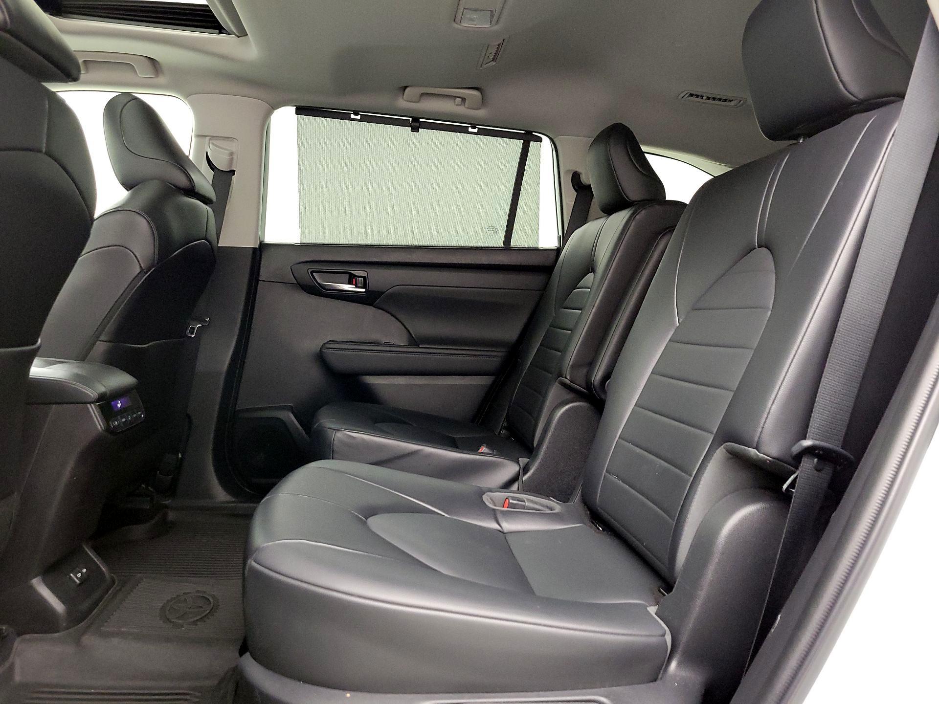 Thumbnail: 2022 Toyota Highlander - 20