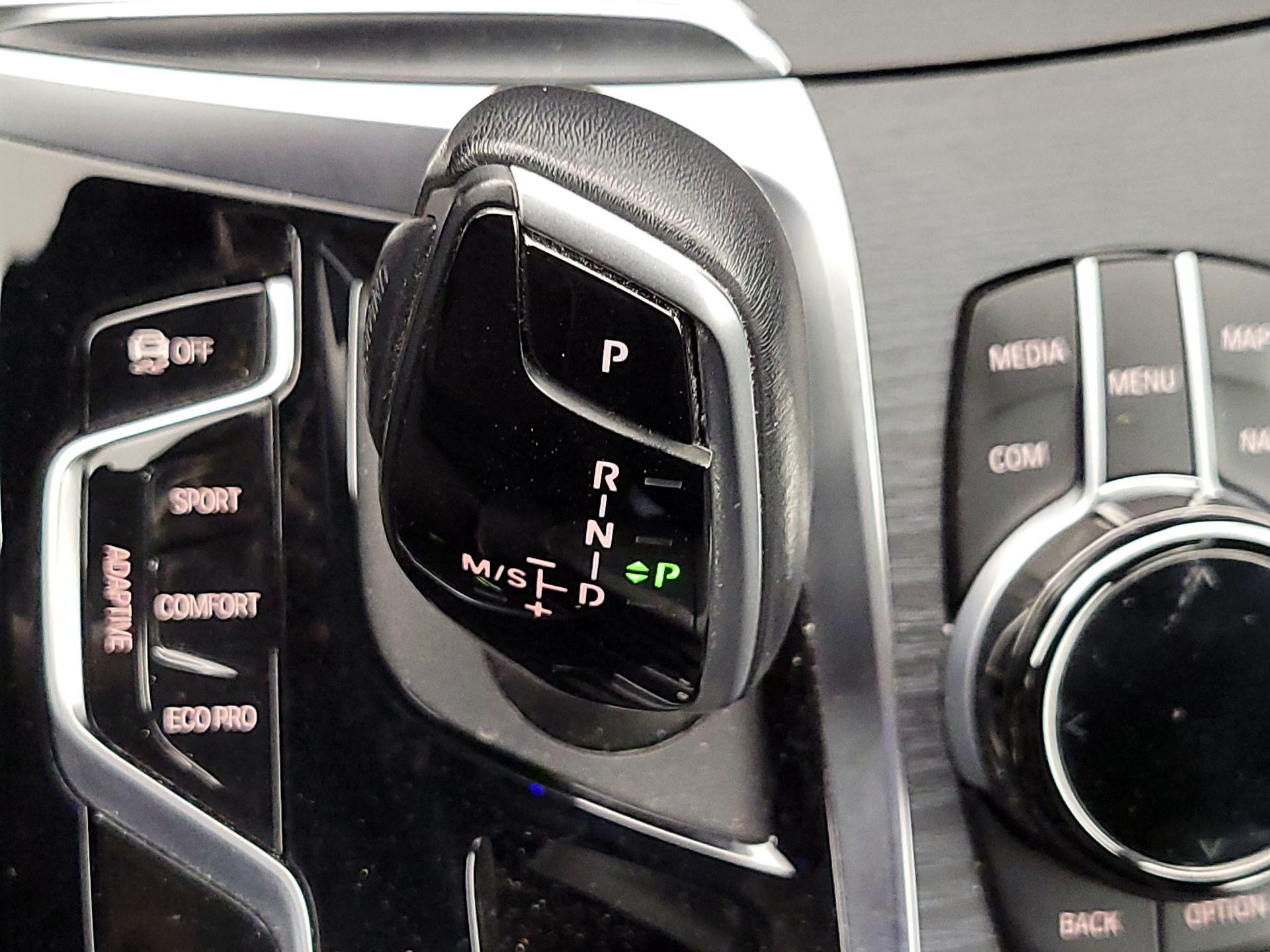 Thumbnail: 2021 BMW 5 Series - 18