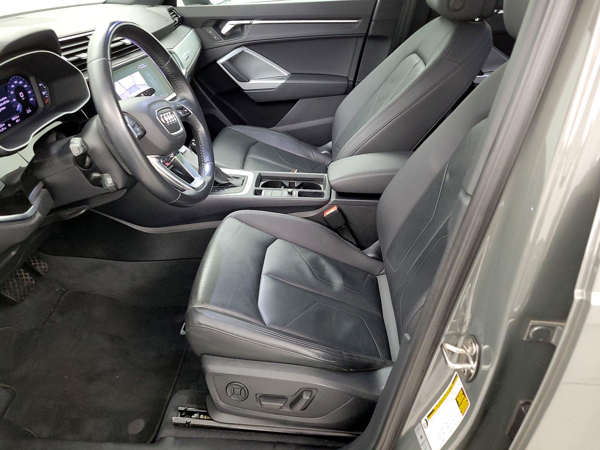 Thumbnail: 2020 Audi Q3 - 11