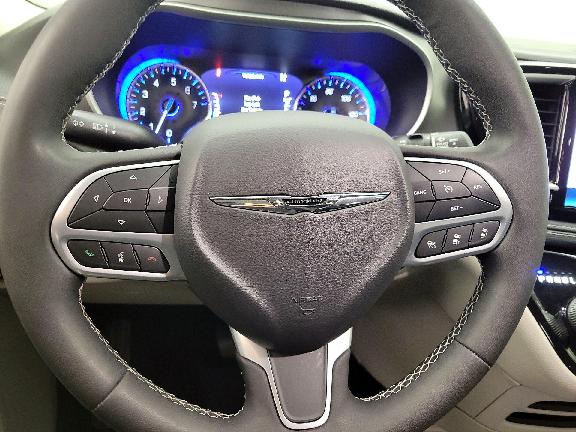 Thumbnail: 2023 Chrysler Pacifica - 10