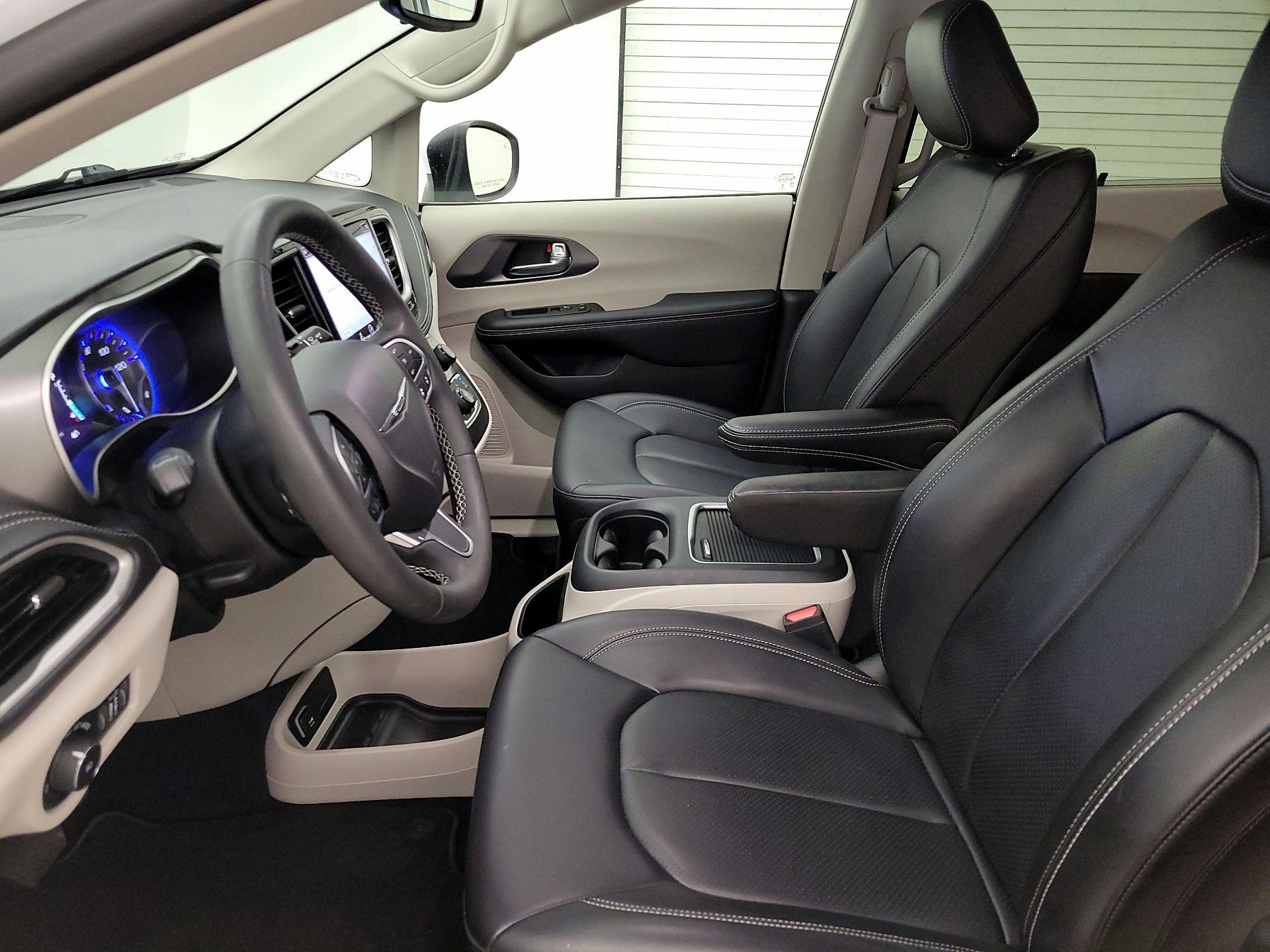 Thumbnail: 2023 Chrysler Pacifica - 11