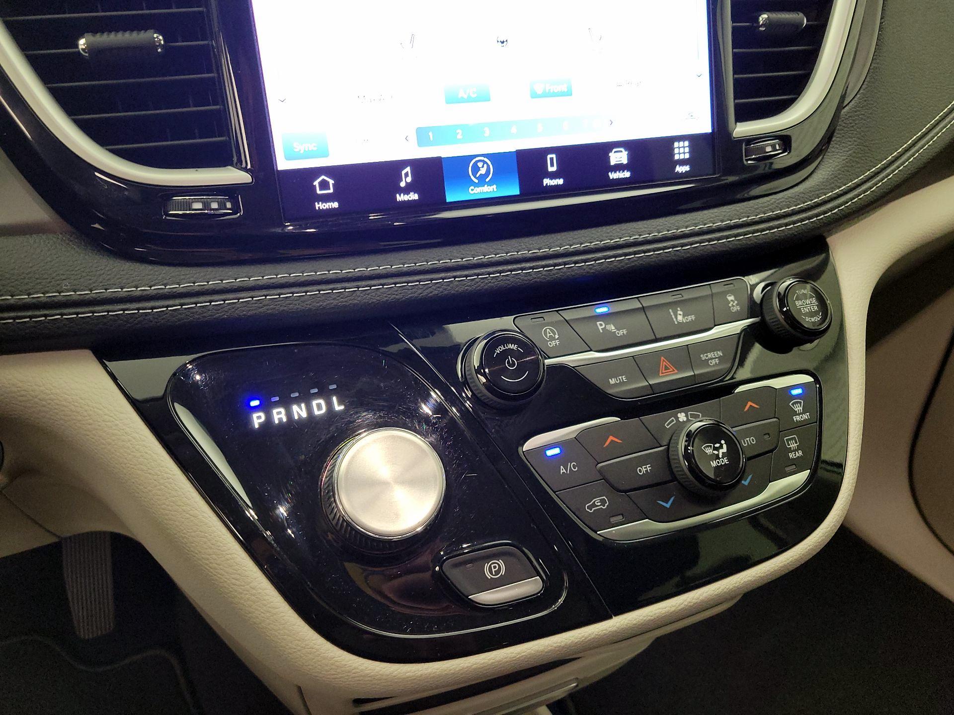 Thumbnail: 2023 Chrysler Pacifica - 16