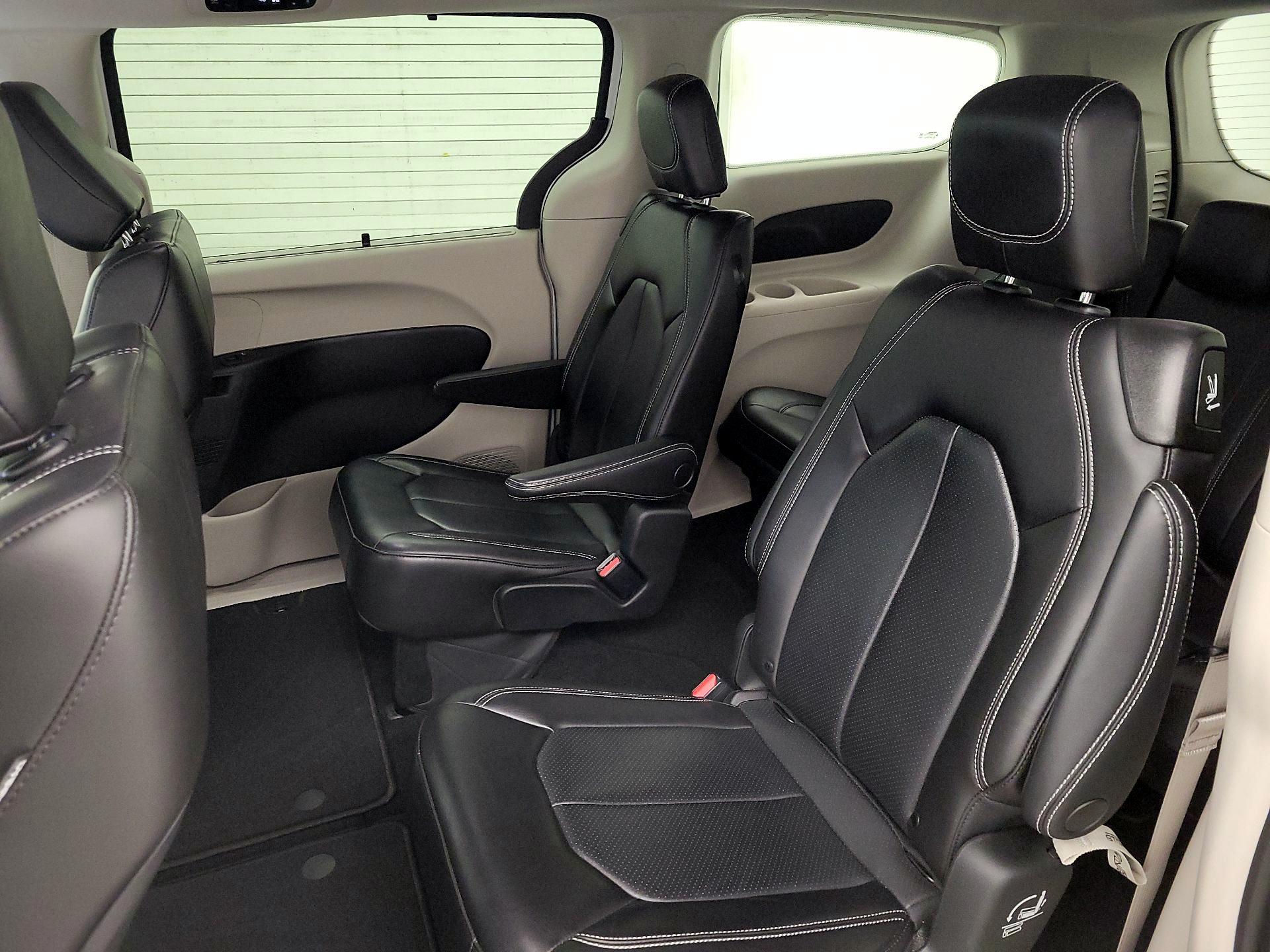 Thumbnail: 2023 Chrysler Pacifica - 19