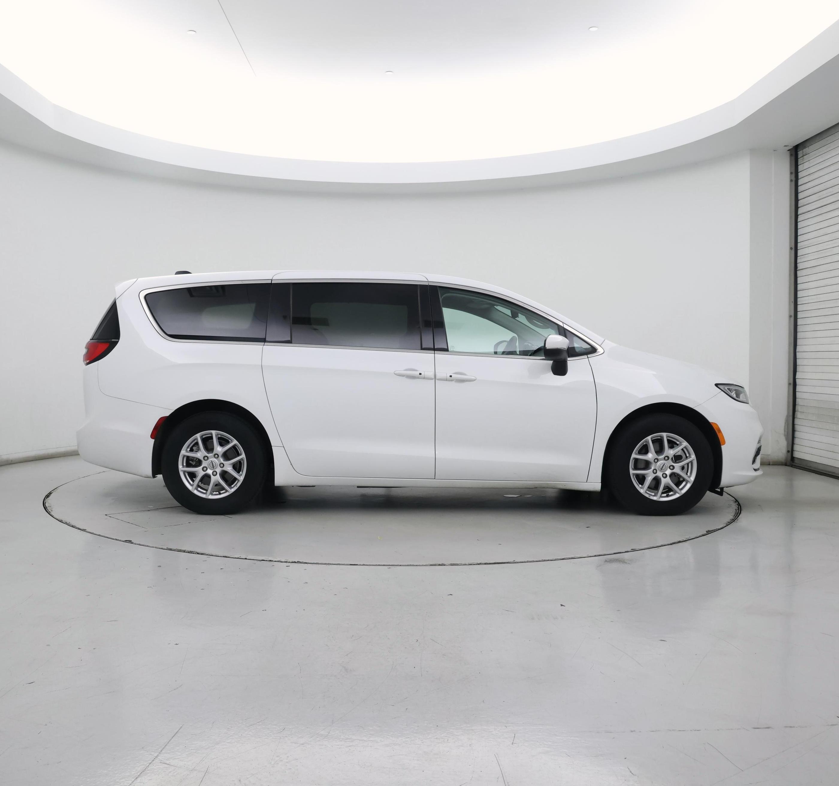 Thumbnail: 2023 Chrysler Pacifica - 7