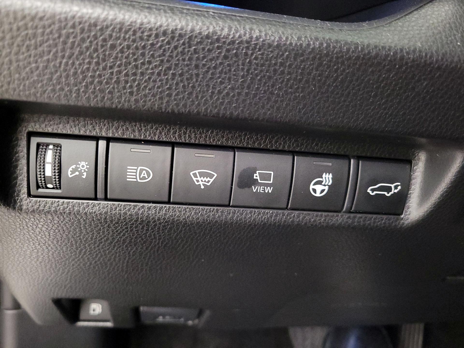 Thumbnail: 2022 Toyota RAV4 - 13