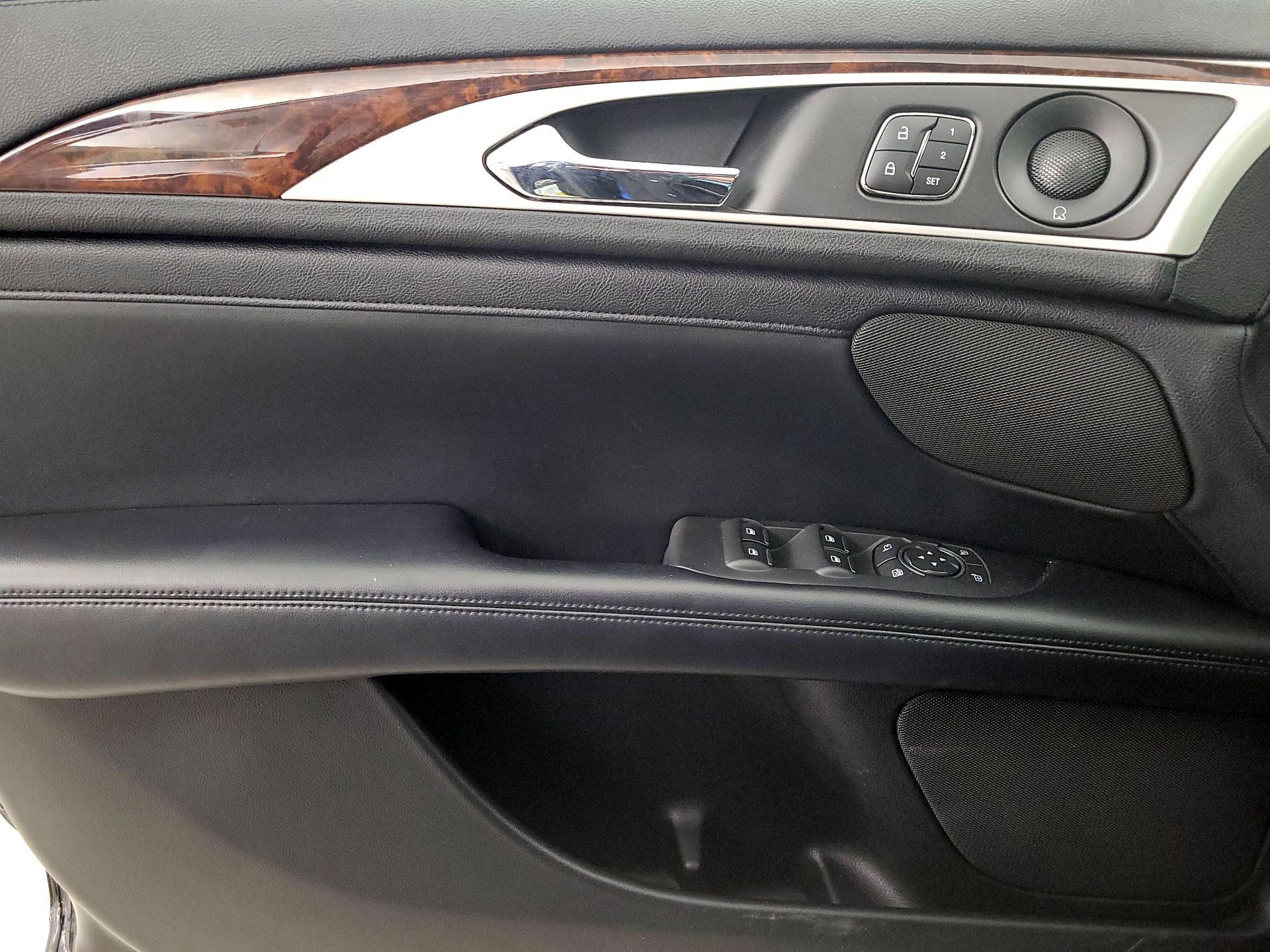 Thumbnail: 2019 Lincoln MKZ - 12