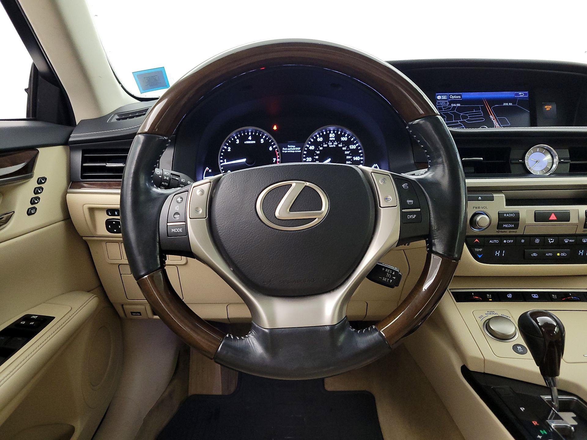 Thumbnail: 2015 Lexus ES - 10