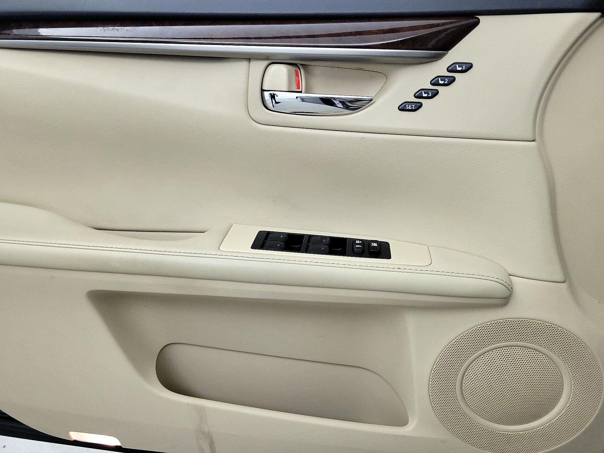 Thumbnail: 2015 Lexus ES - 12