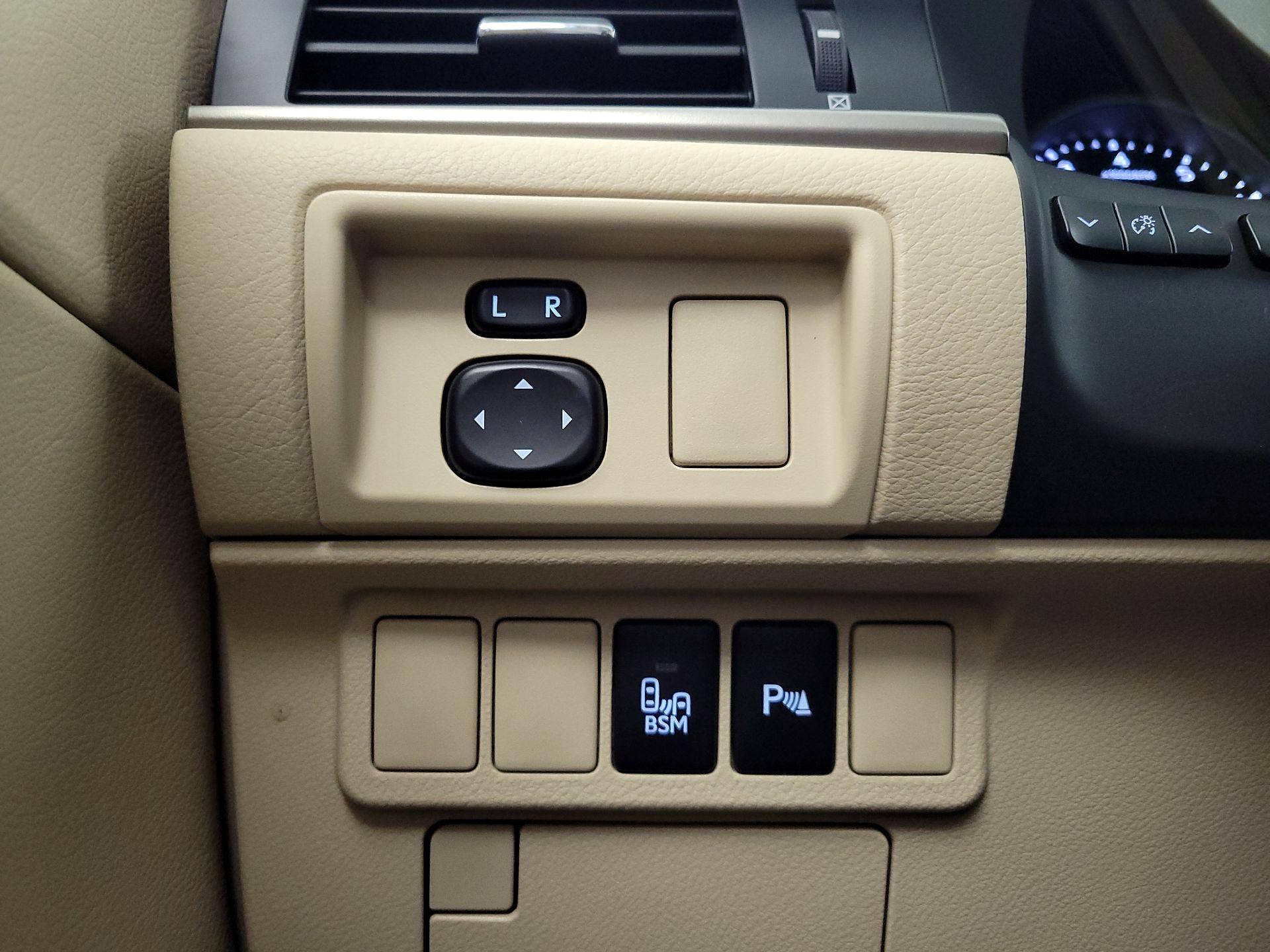 Thumbnail: 2015 Lexus ES - 13