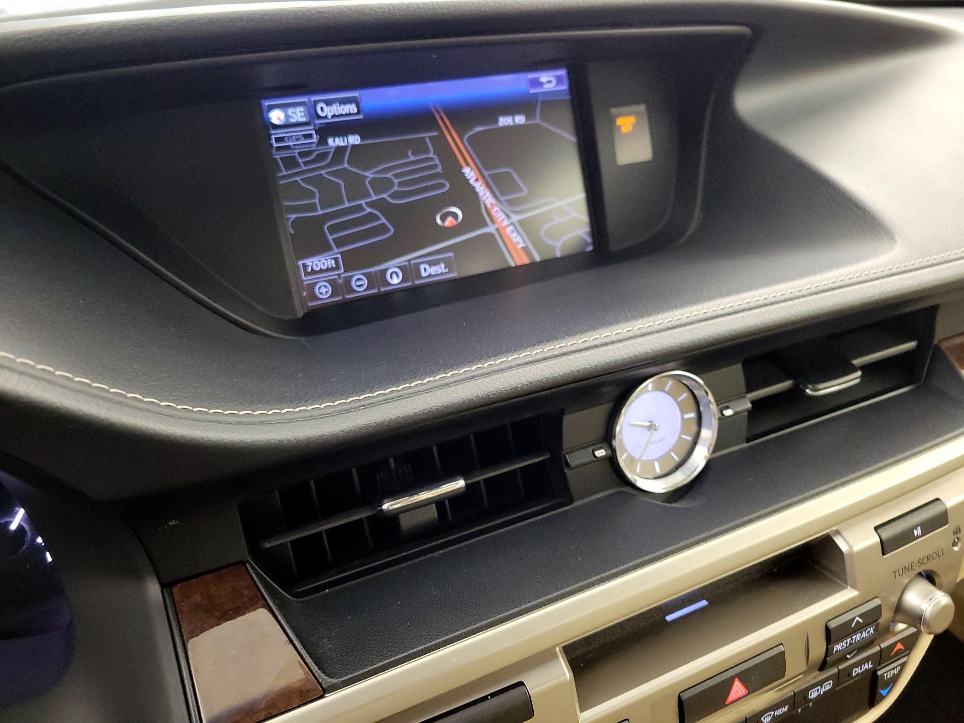 Thumbnail: 2015 Lexus ES - 14