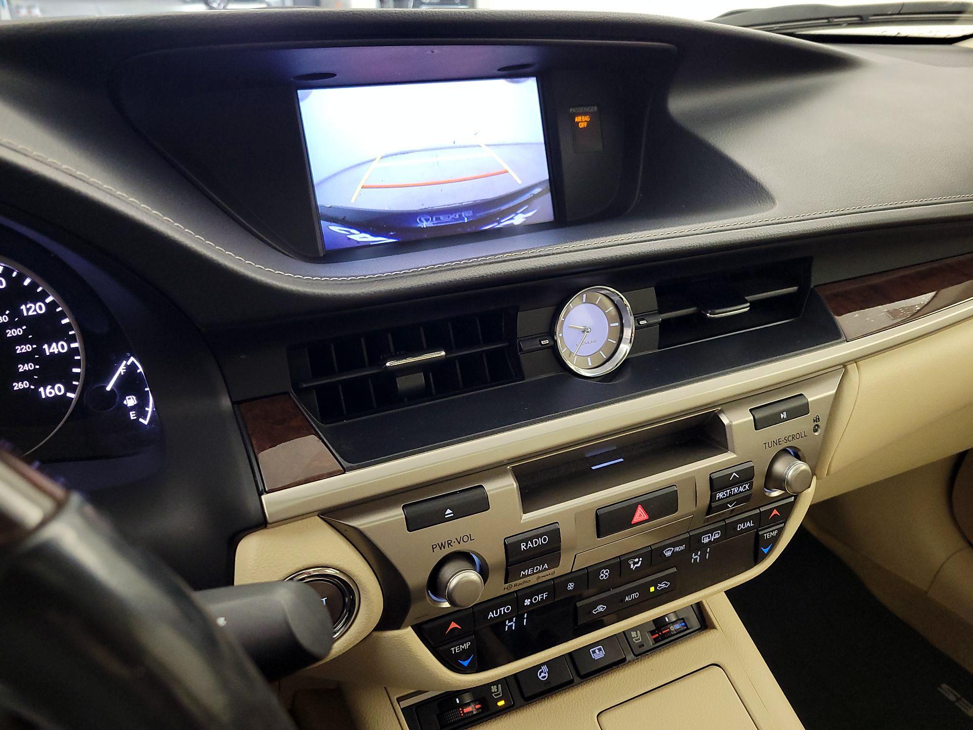 Thumbnail: 2015 Lexus ES - 15