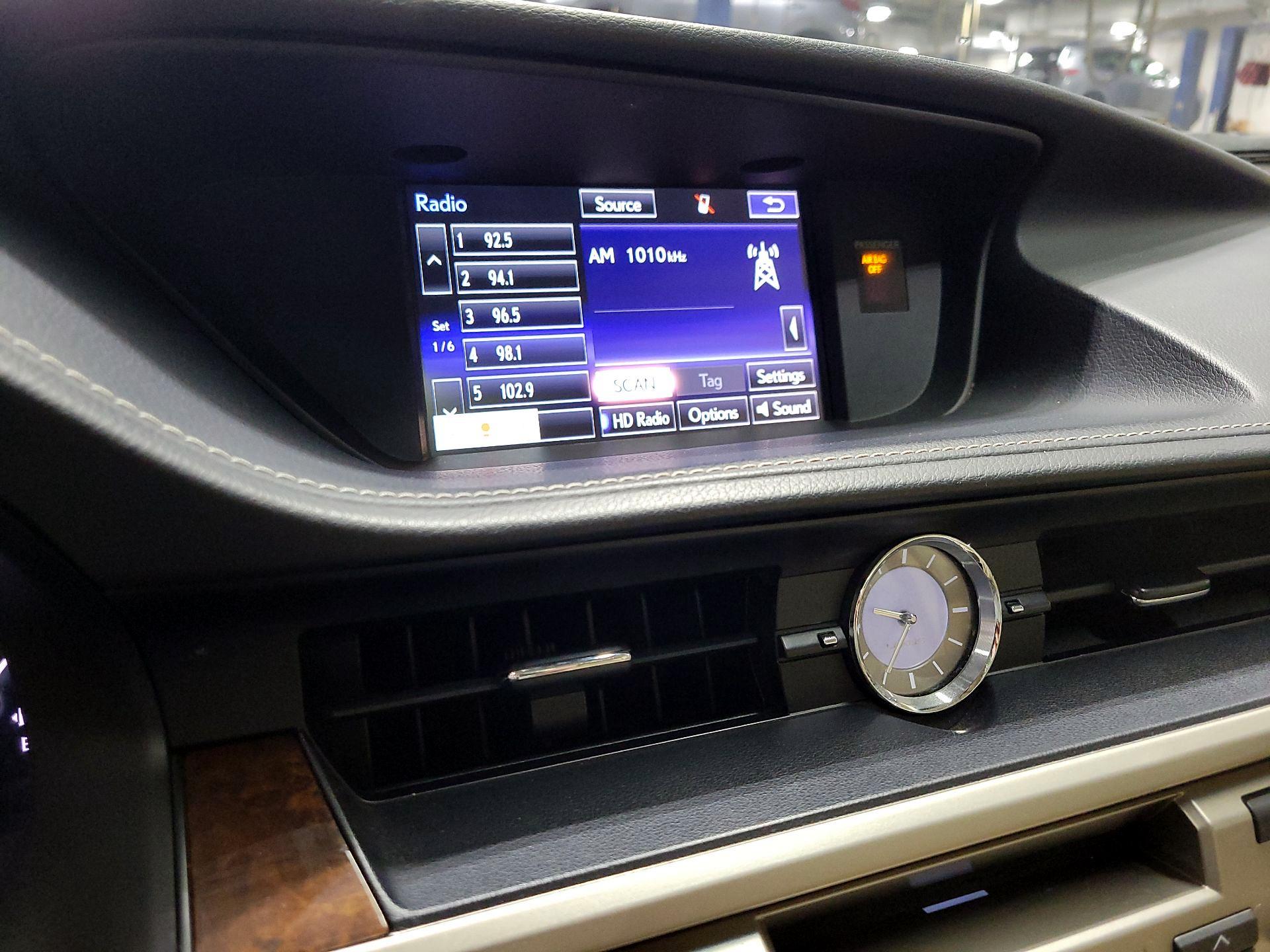 Thumbnail: 2015 Lexus ES - 16