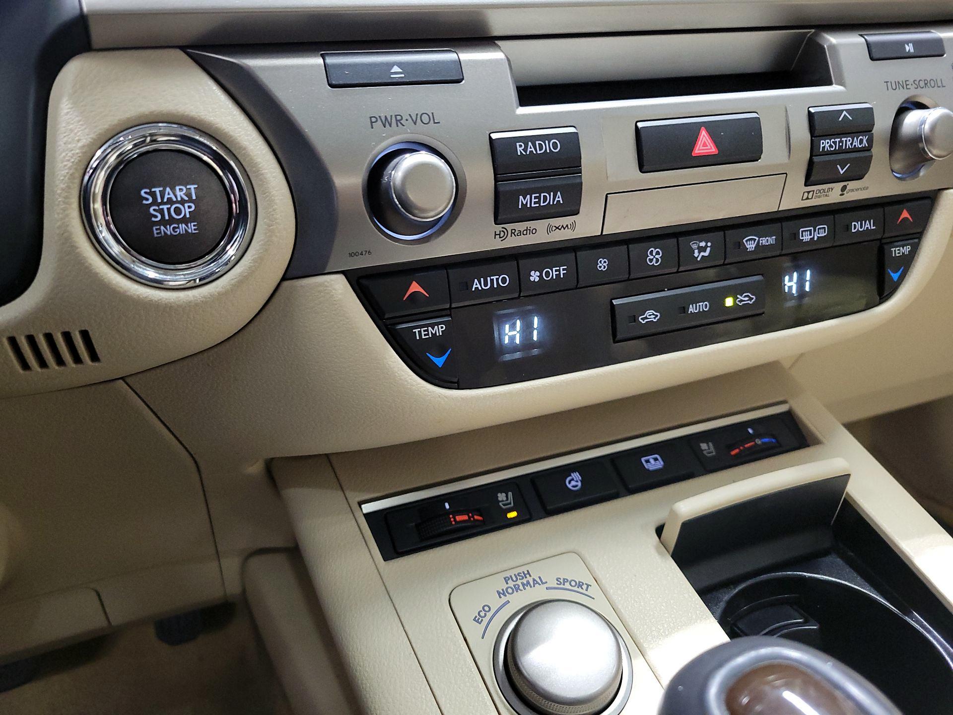 Thumbnail: 2015 Lexus ES - 17