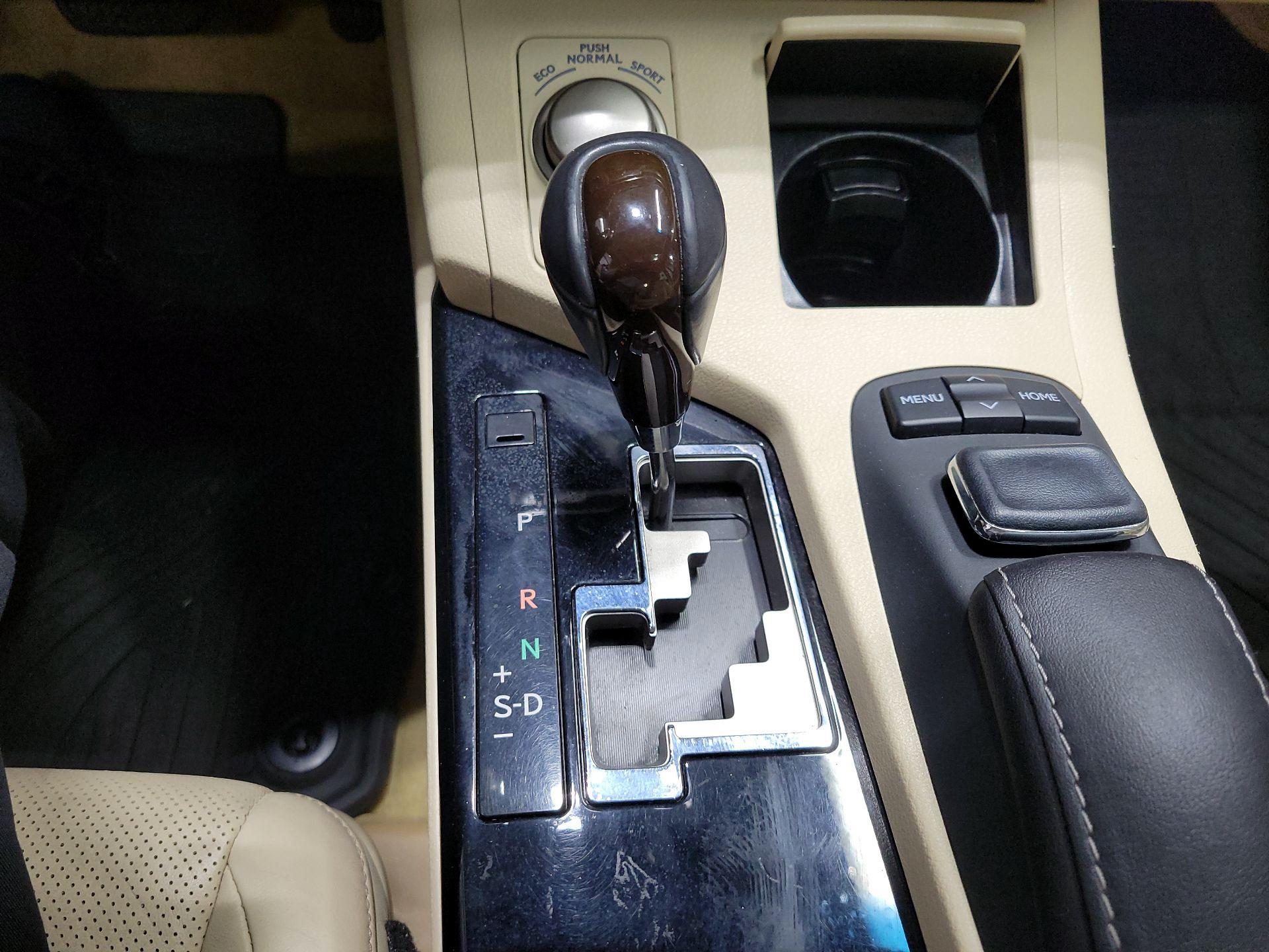 Thumbnail: 2015 Lexus ES - 18