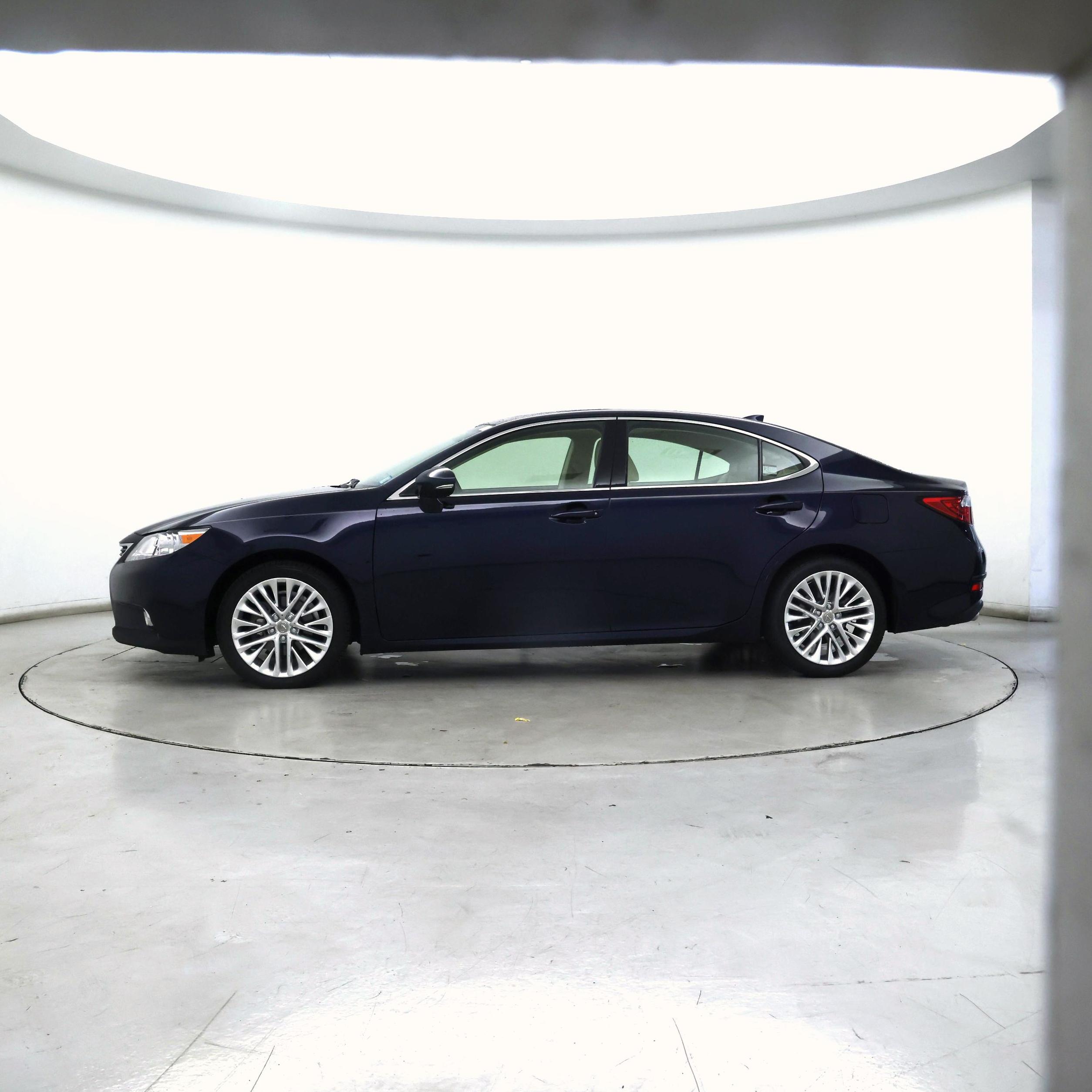 Thumbnail: 2015 Lexus ES - 3